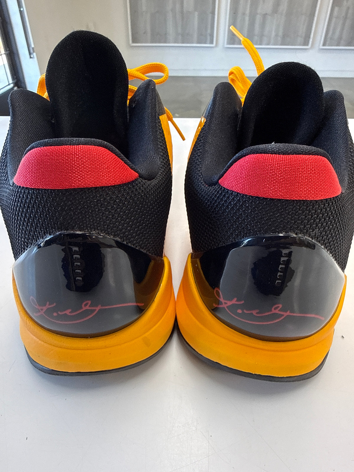 KOBE 5 PROTRO BRUCE LEE - SIZE 10.5 (WORN) - NO BOX - SUPER CLEAN