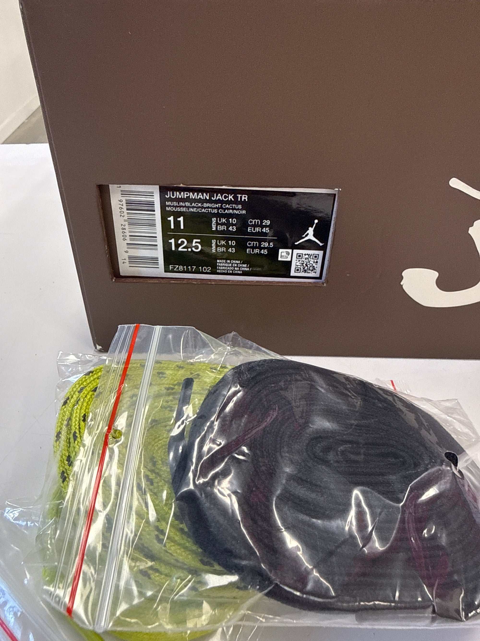 JUMPMAN JACK TRAVIS SCOTT BRIGHT CACTUS - SIZE 11 (WORN) - SUPER CLEAN