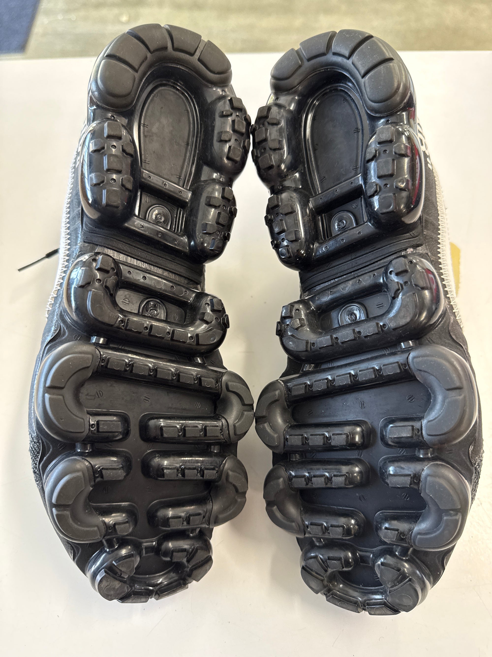 OFF WHITE AIR VAPORMAX BLACK - SIZE 11 (WORN)