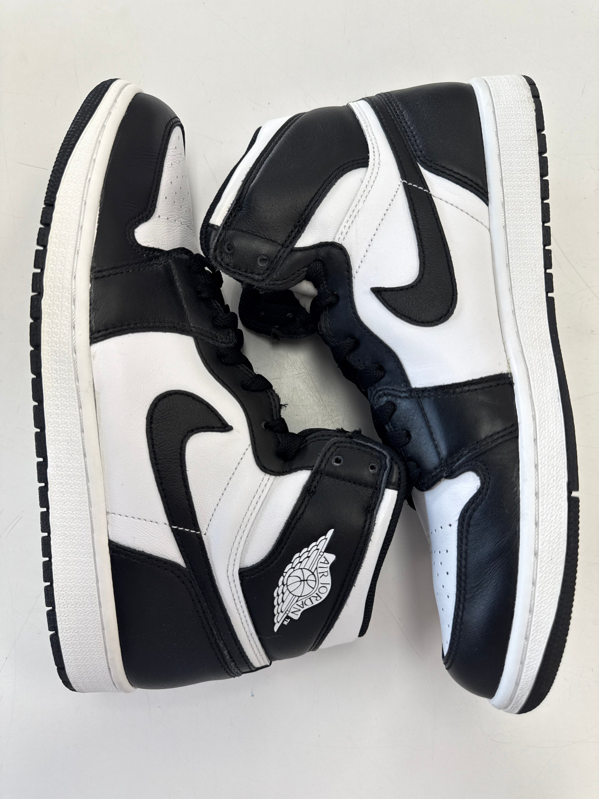 AIR JORDAN 1 HIGH BLACK WHITE 2014 - SIZE 11 (WORN)