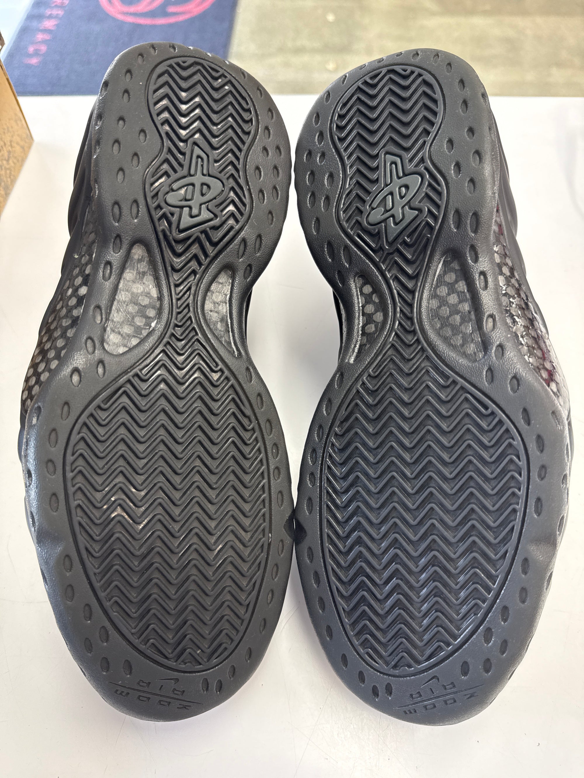 AIR FOAMPOSITE ONE ANTHRACITE 2023 - SIZE 10.5 (WORN)