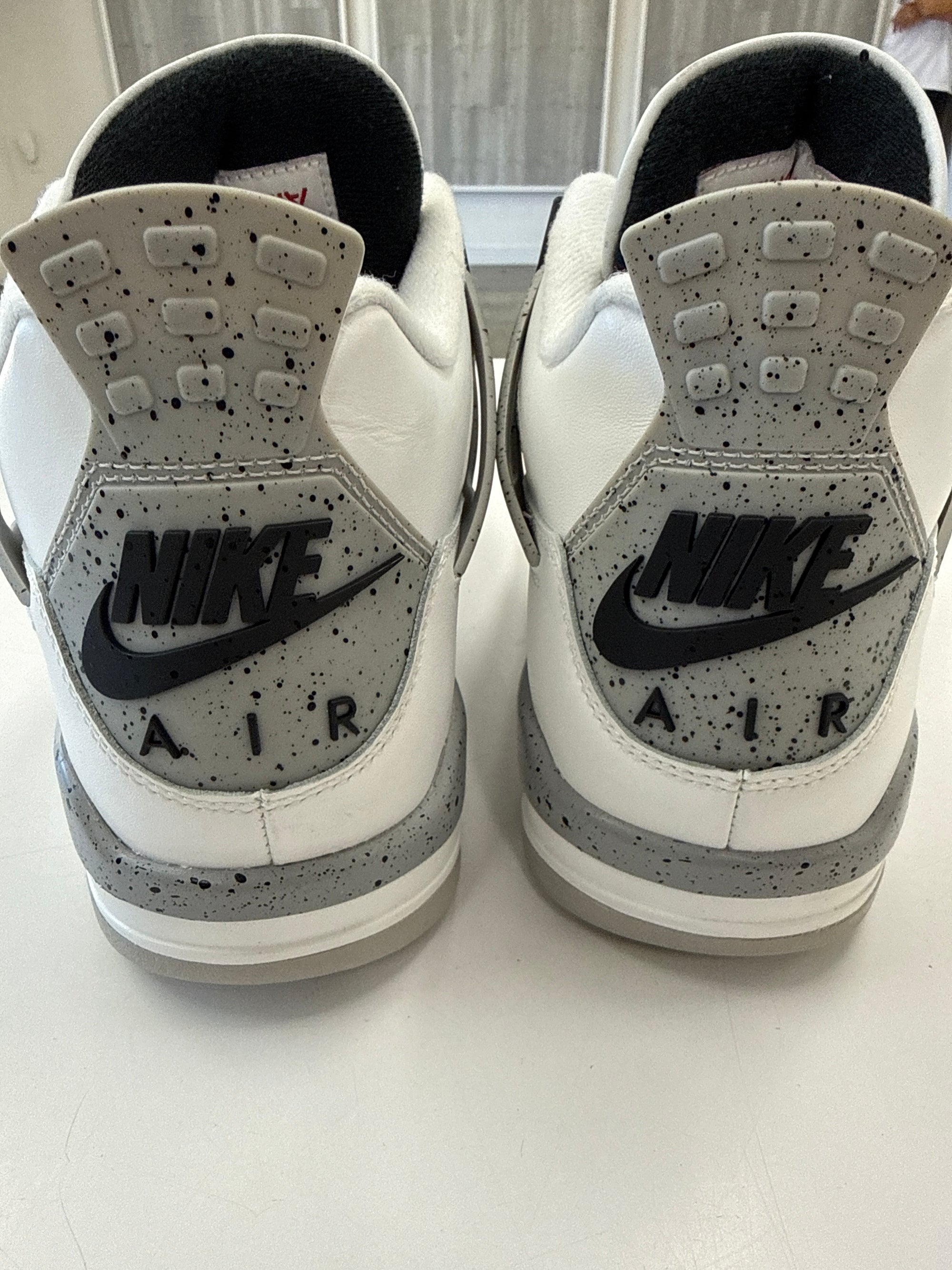 AIR JORDAN 4 WHITE CEMENT 2025 - SIZE 9.5 (WORN)