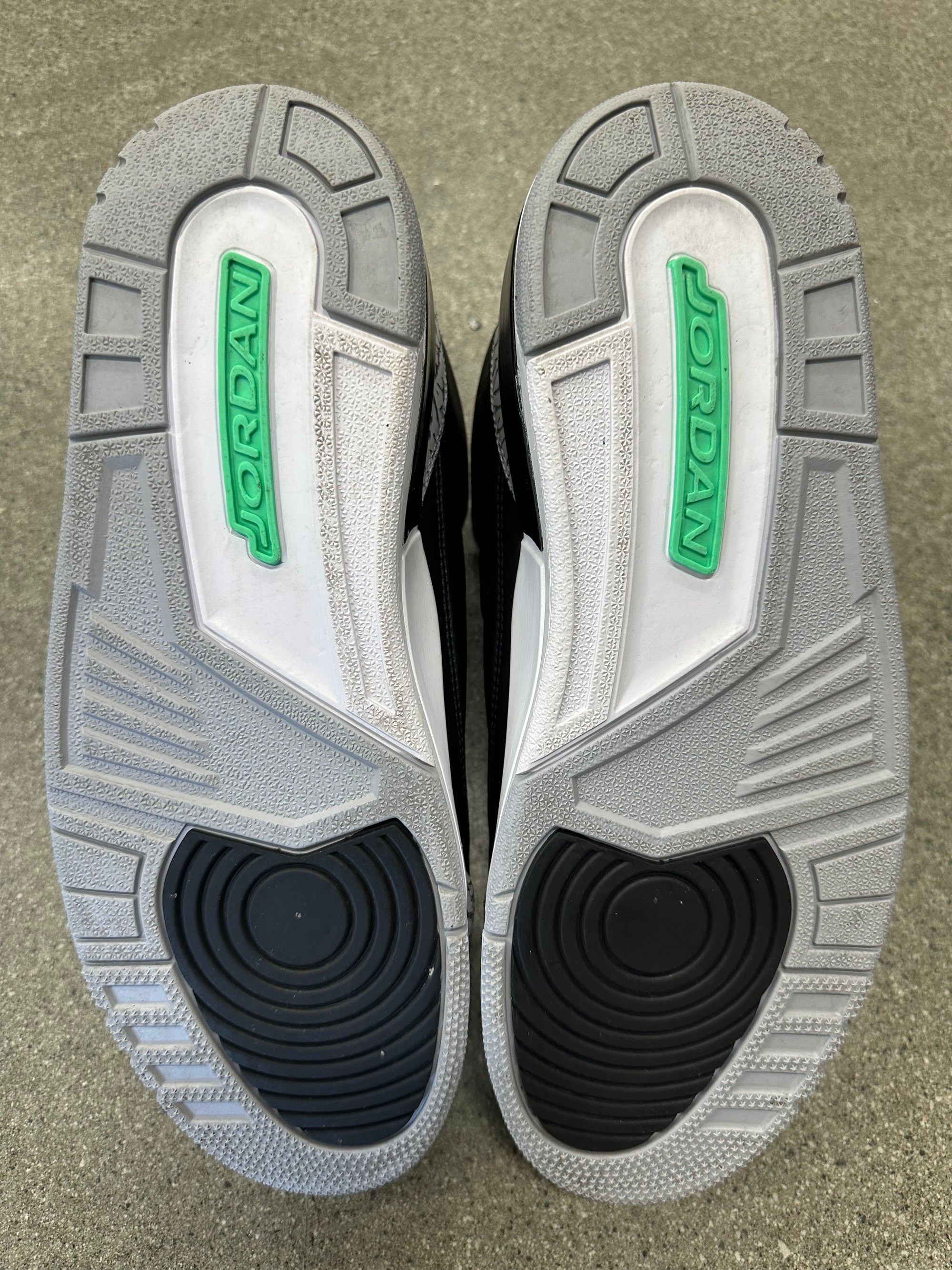 AIR JORDAN 3 GREEN GLOW - SIZE 11 (WORN)