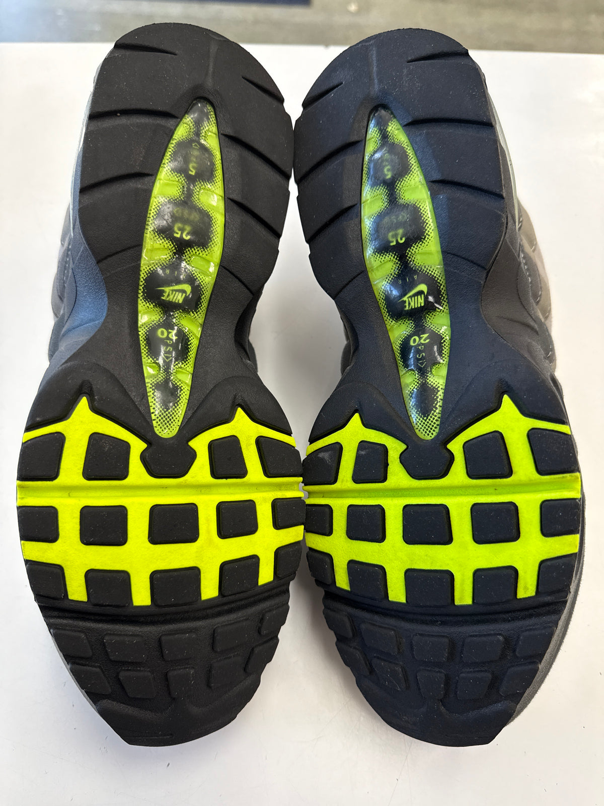 AIR MAX 95 OG BIG BUBBLE NEON - SIZE 11 (WORN)