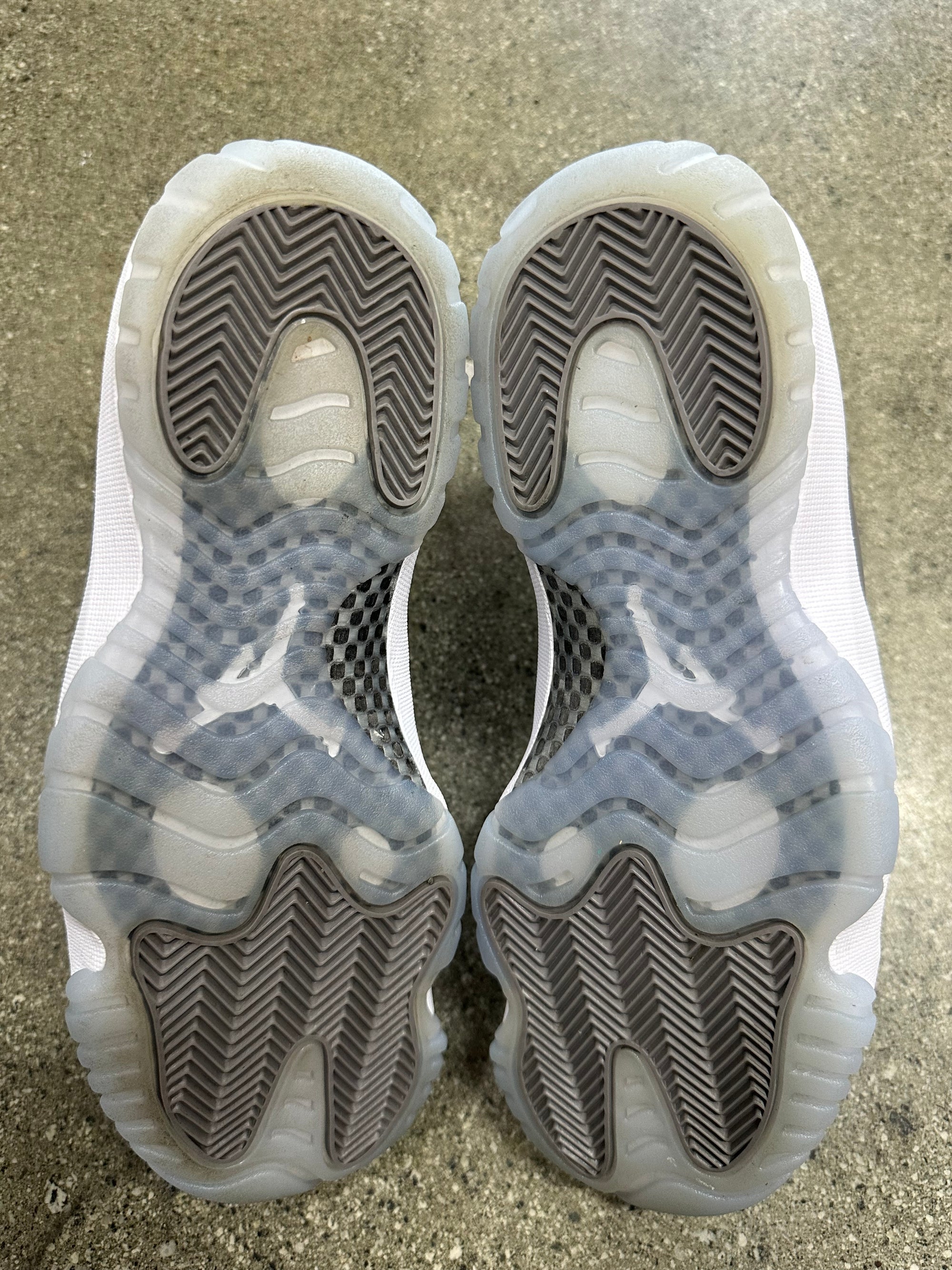 AIR JORDAN 11 COOL GREY 2021 - SIZE 9 (WORN)