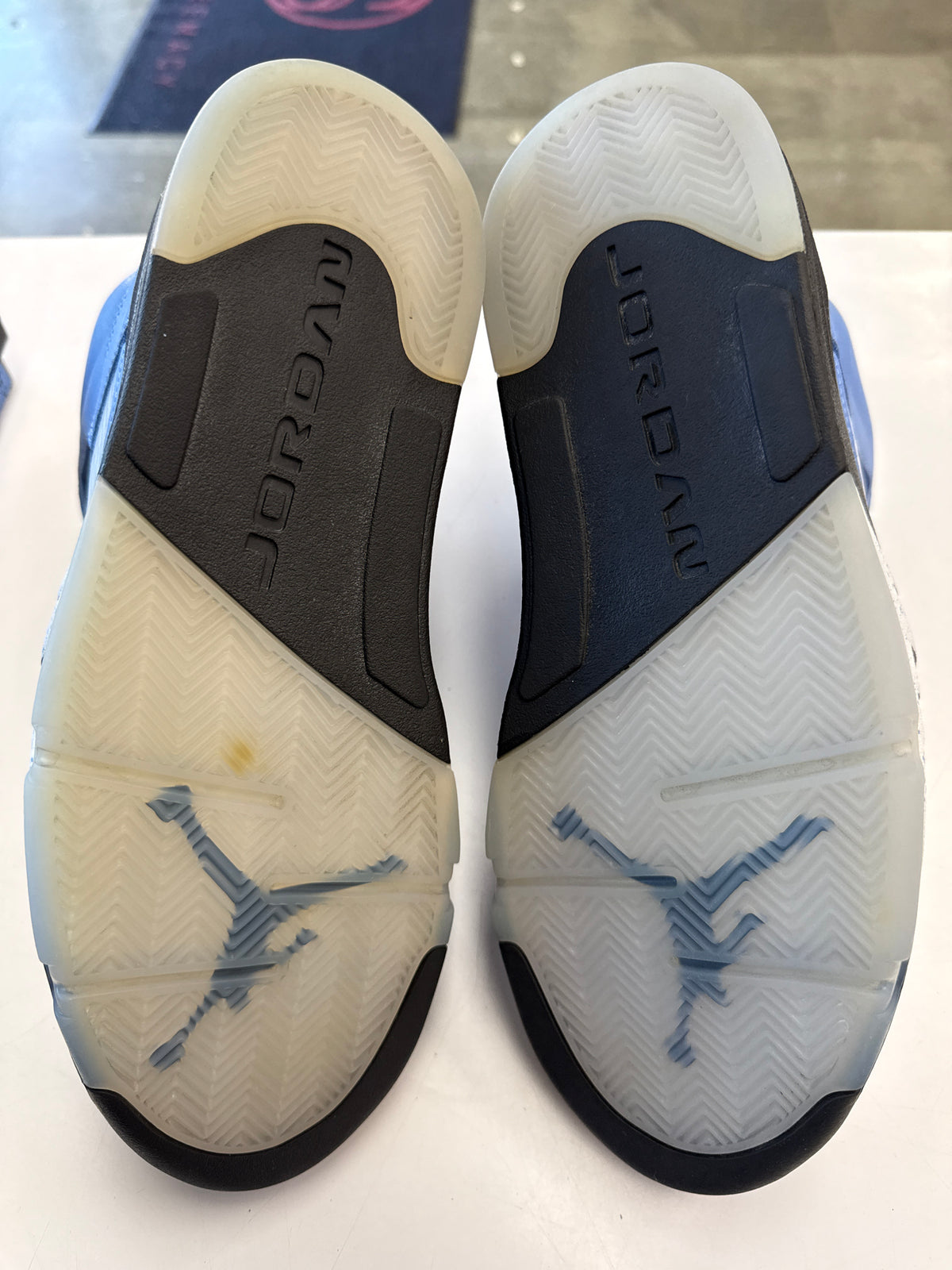 AIR JORDAN 5 UNC UNIVERSITY BLUE - SIZE 12 (WORN)