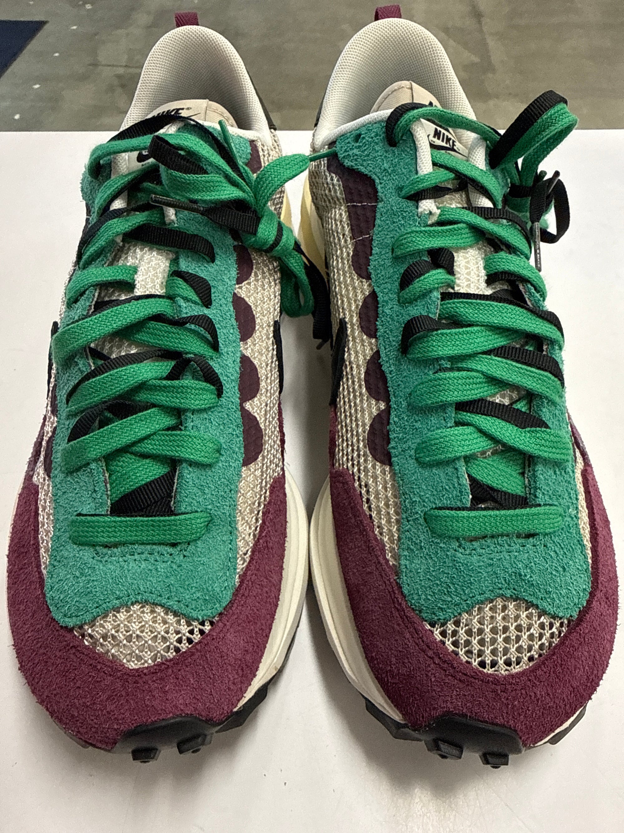 VAPORWAFFLE SACAI VILLAIN RED NEPTUNE GREEN - SIZE 10.5 (WORN)