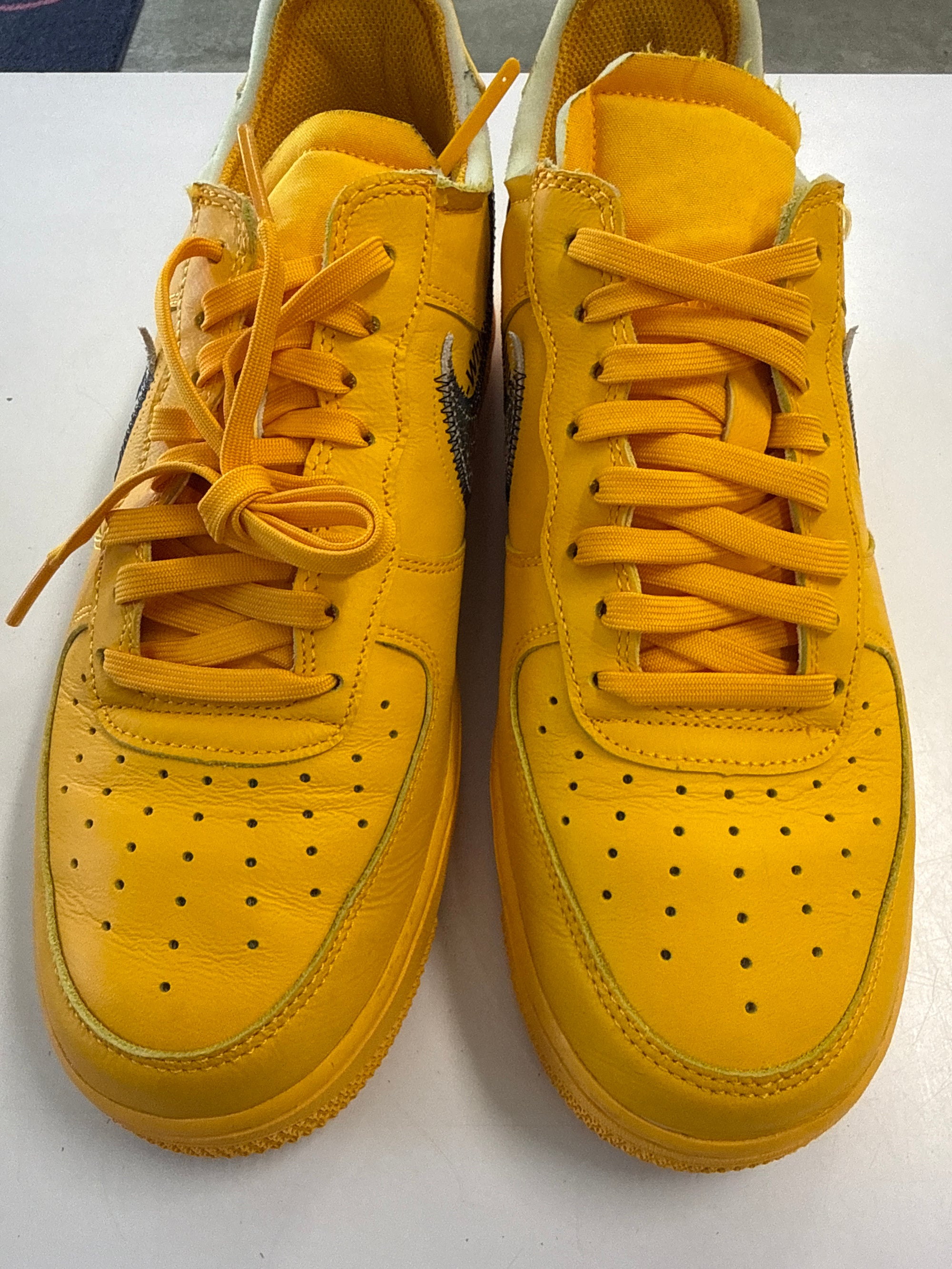 OFF WHITE AIR FORCE 1 LOW UNIVERSITY GOLD - SIZE 9.5 (WORN)