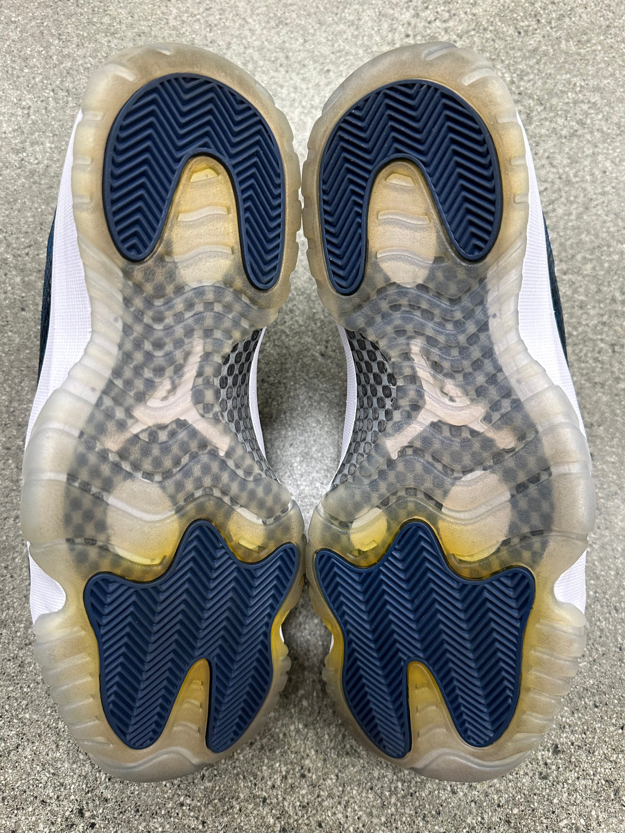 AIR JORDAN 11 LOW SNAKESKIN NAVY - SIZE 11 (WORN)