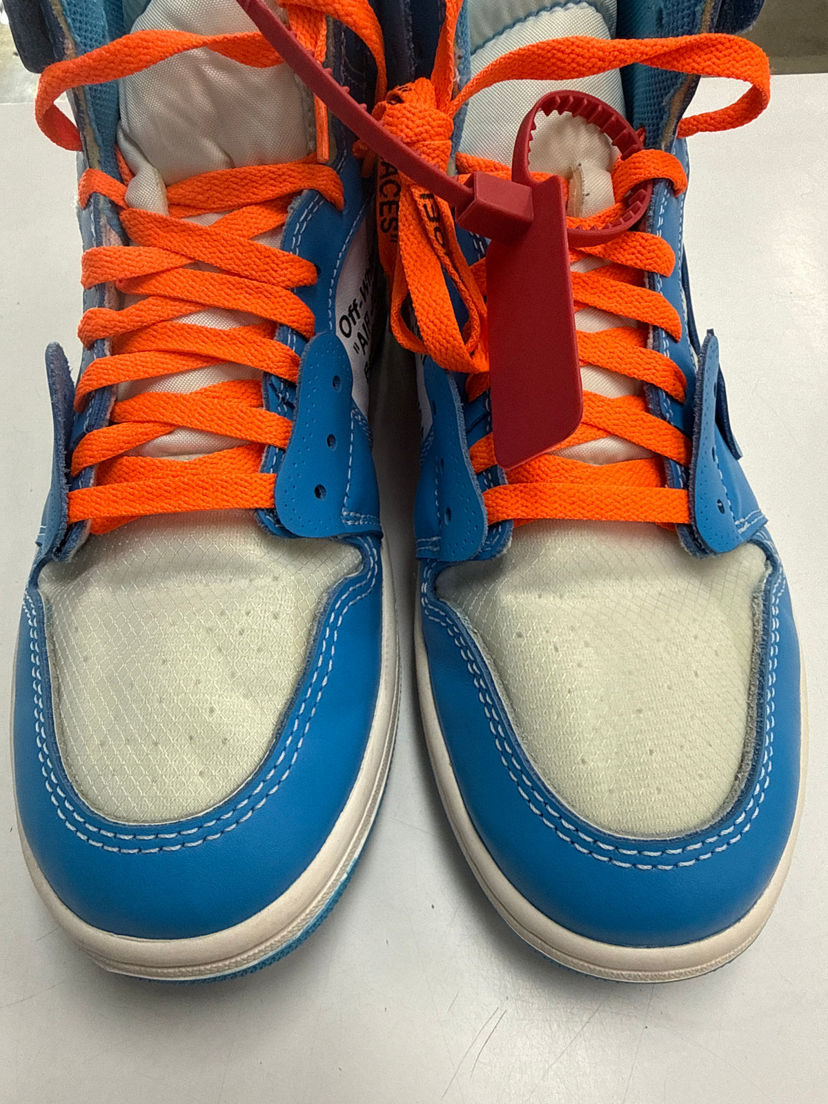 OFF WHITE AIR JORDAN 1 HIGH UNIVERSITY BLUE - SIZE 9.5 (WORN)