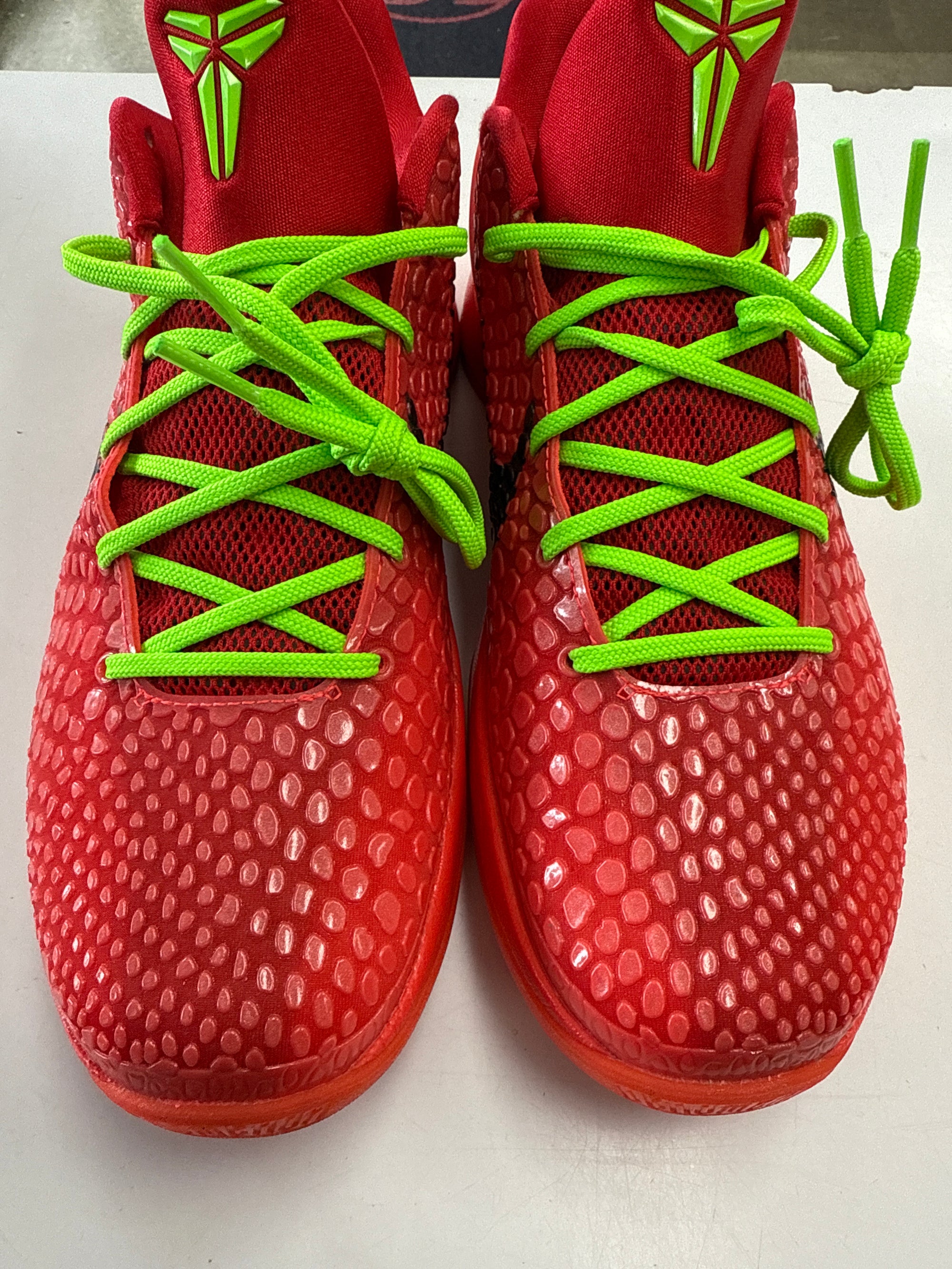 KOBE 6 PROTRO REVERSE GRINCH - SIZE 10.5 (WORN)