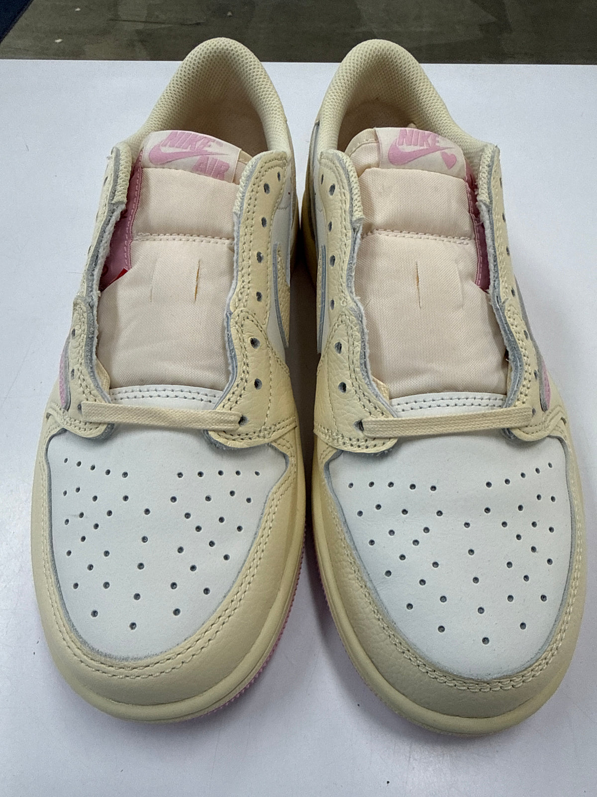 AIR JORDAN 1 LOW OG TRAVIS SCOTT SHY PINK - SIZE 8 (WORN) - SUPER CLEAN
