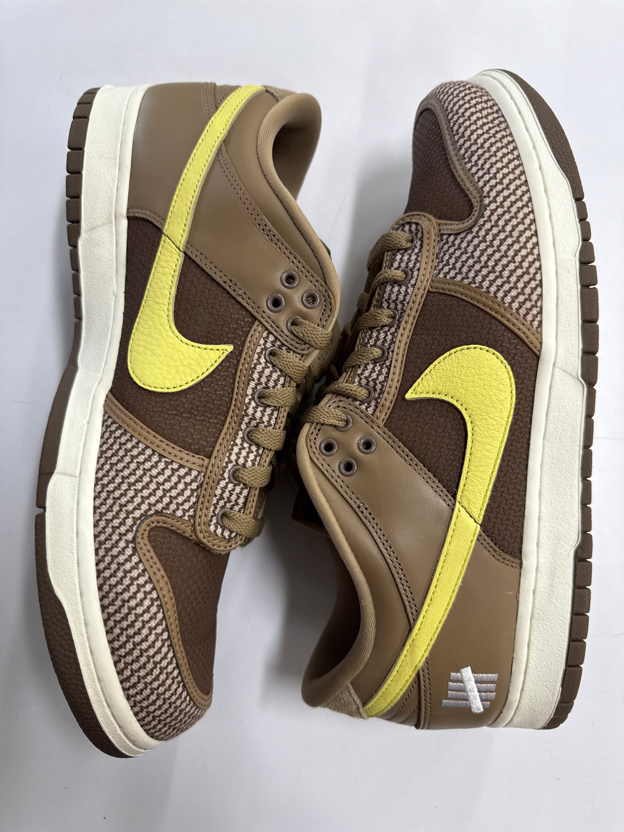 DUNK LOW UNDEFEATED CANTEEN DUNK - SIZE 13 (WORN)