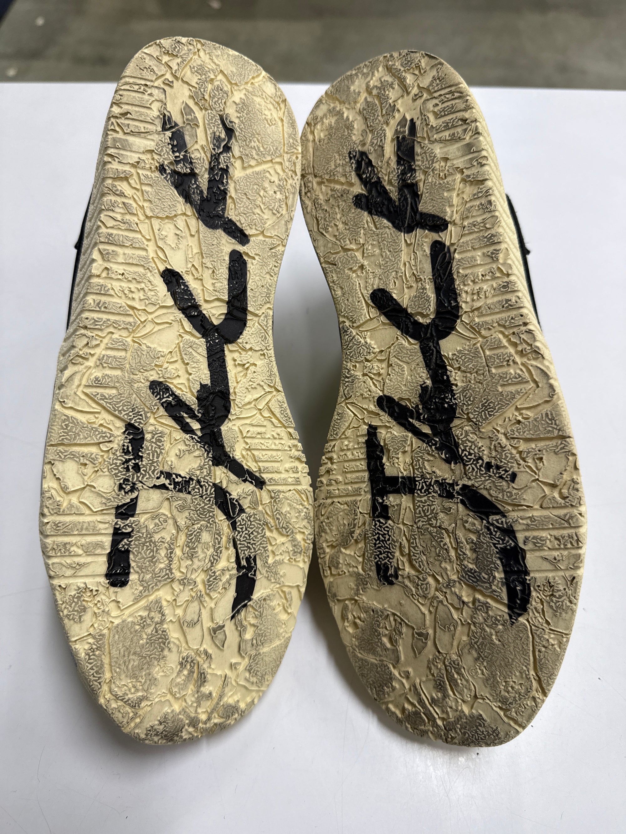 JORDAN JUMPMAN TRAVIS SCOTT BRIGHT CACTUS - SIZE 8.5 (WORN)