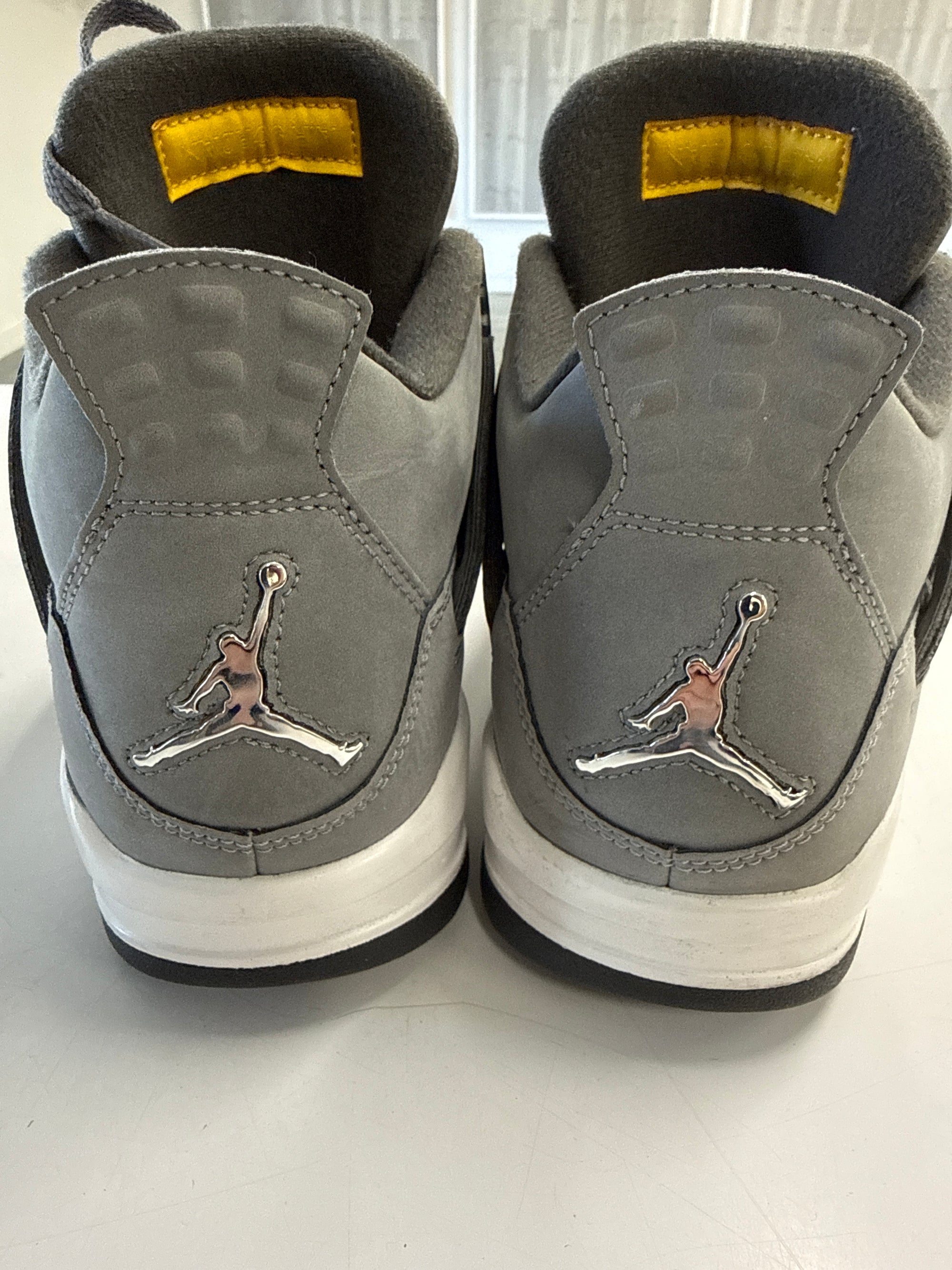 AIR JORDAN 4 COOL GREY 2019 - SIZE 8.5 (WORN)