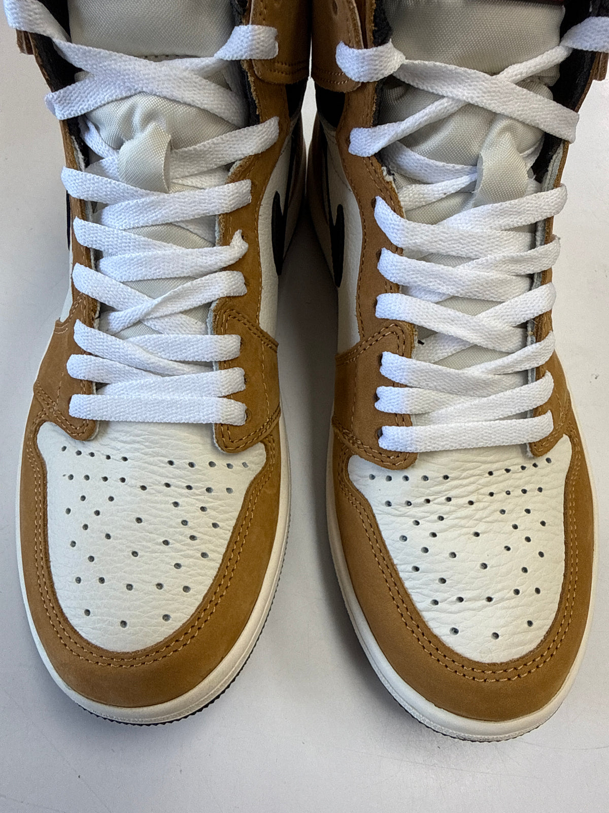 AIR JORDAN 1 HIGH ROOKIE OF THE YEAR - SIZE 8.5 (WORN)