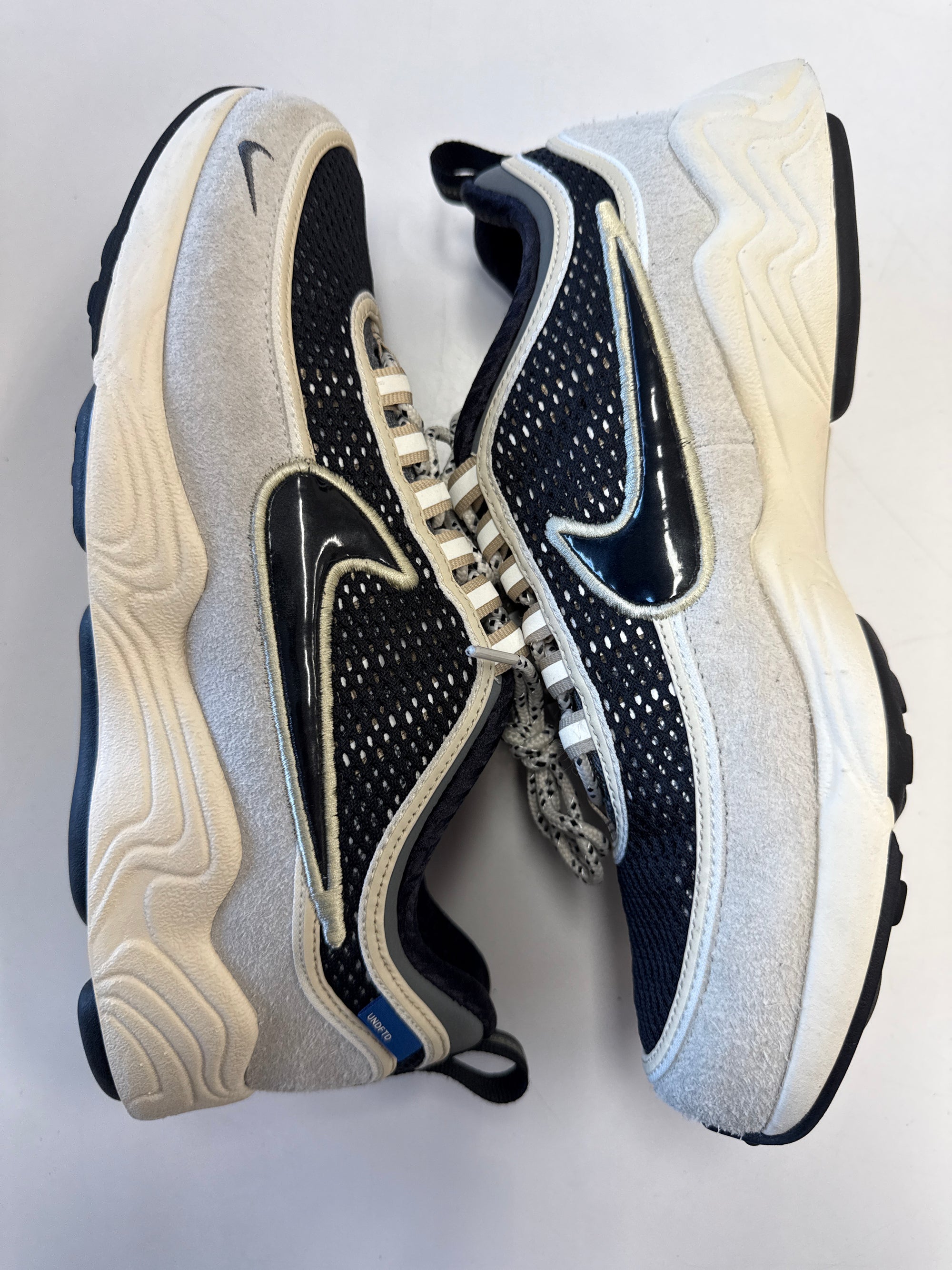 AIR ZOOM SPIRIDON UNDEFEATED PHANTOM - SIZE 8.5 (WORN)