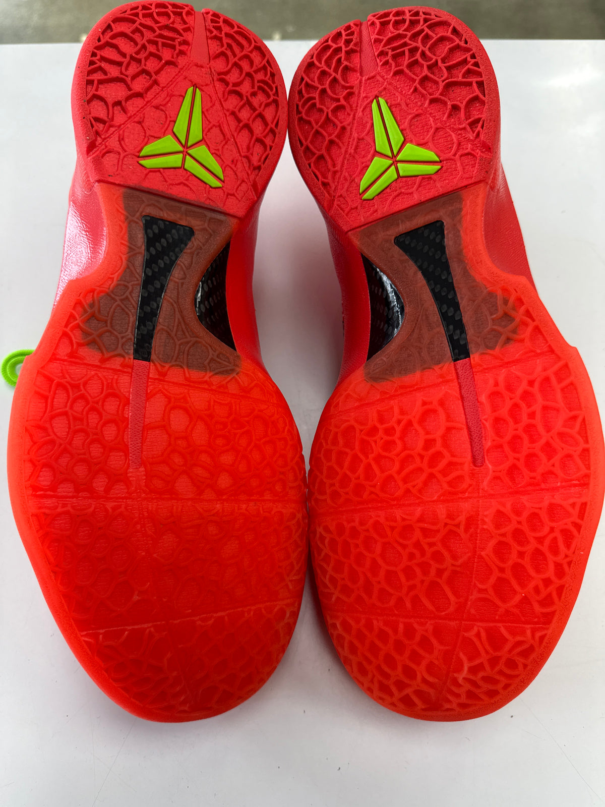 KOBE 6 PROTRO REVERSE GRINCH - SIZE 13 (WORN) - SUPER CLEAN