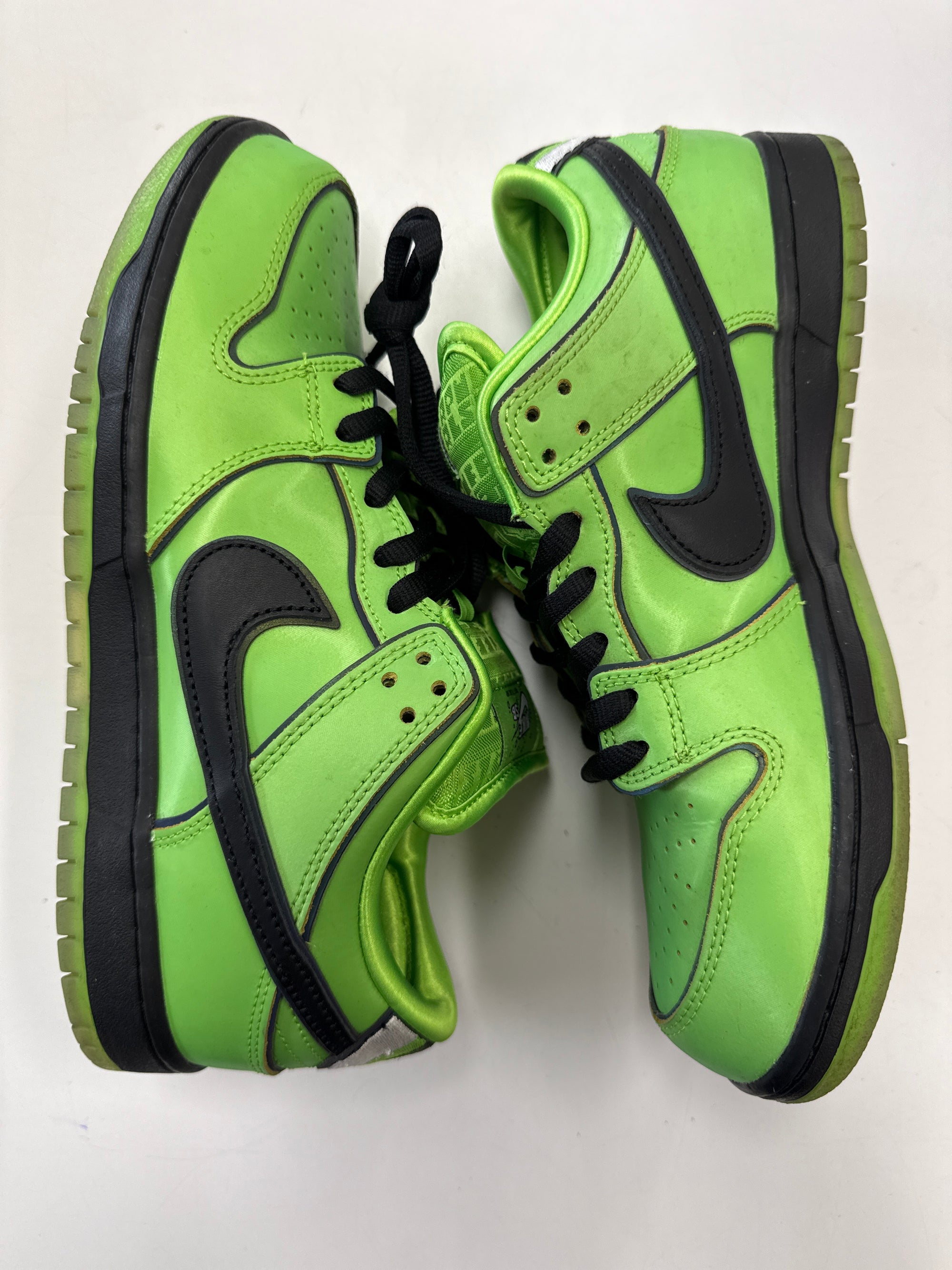 SB DUNK LOW THE POWERPUFF GIRLS BUTTERCUP - SIZE 9.5 (WORN)