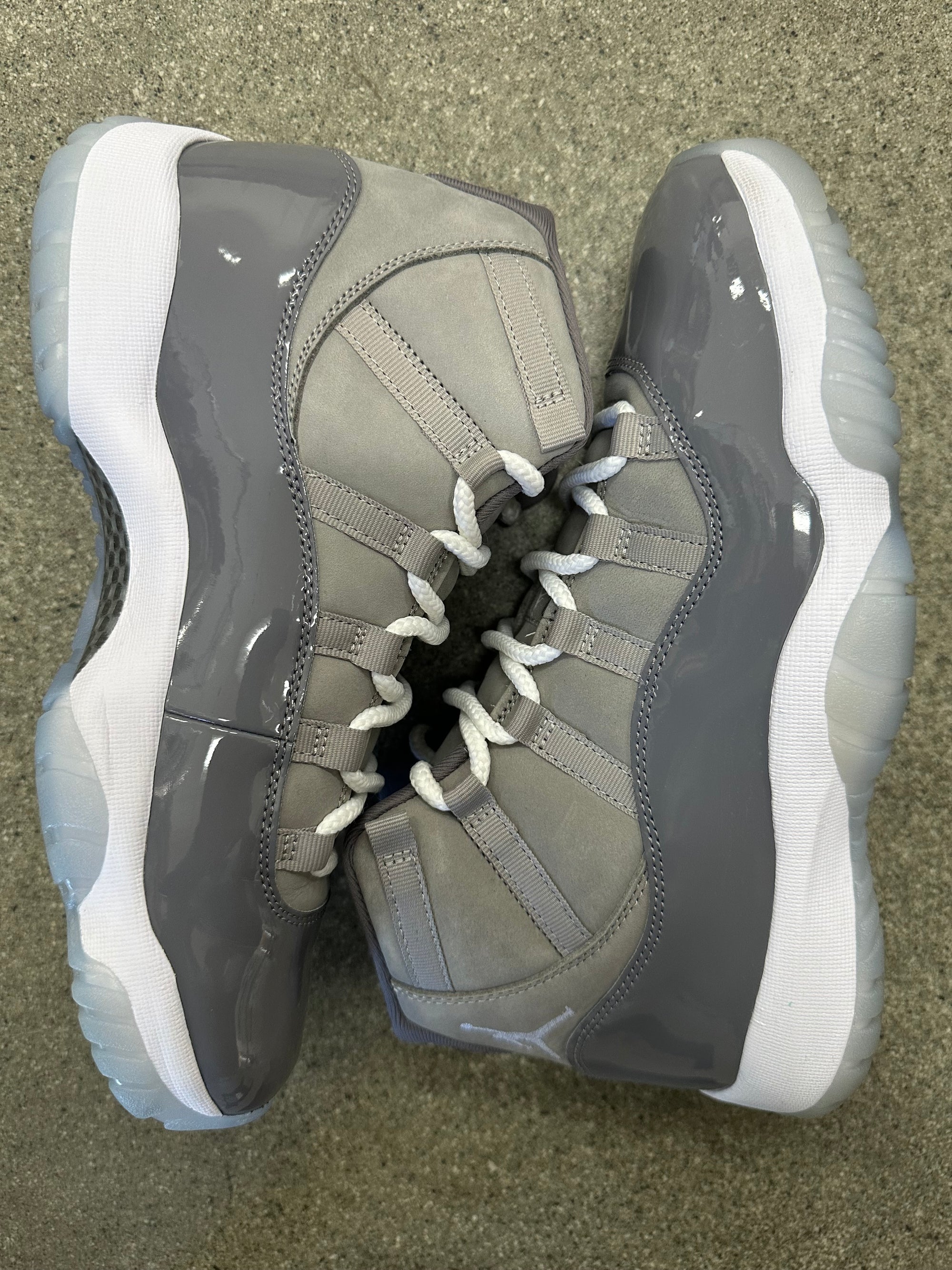 AIR JORDAN 11 COOL GREY 2021 - SIZE 9.5 (WORN) (SUPER CLEAN)