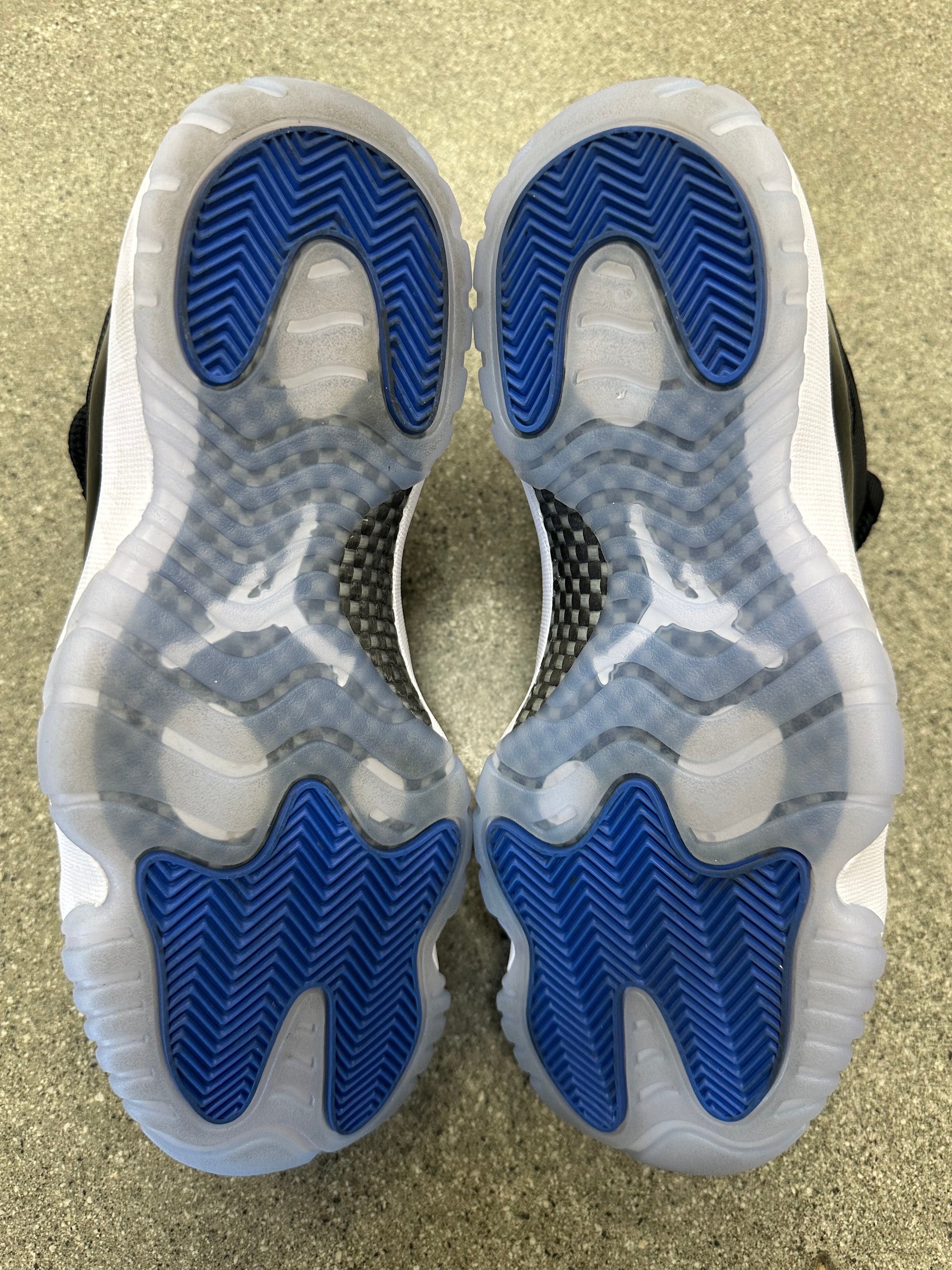 AIR JORDAN 11 LOW SPACE JAM - SIZE 10 (WORN)