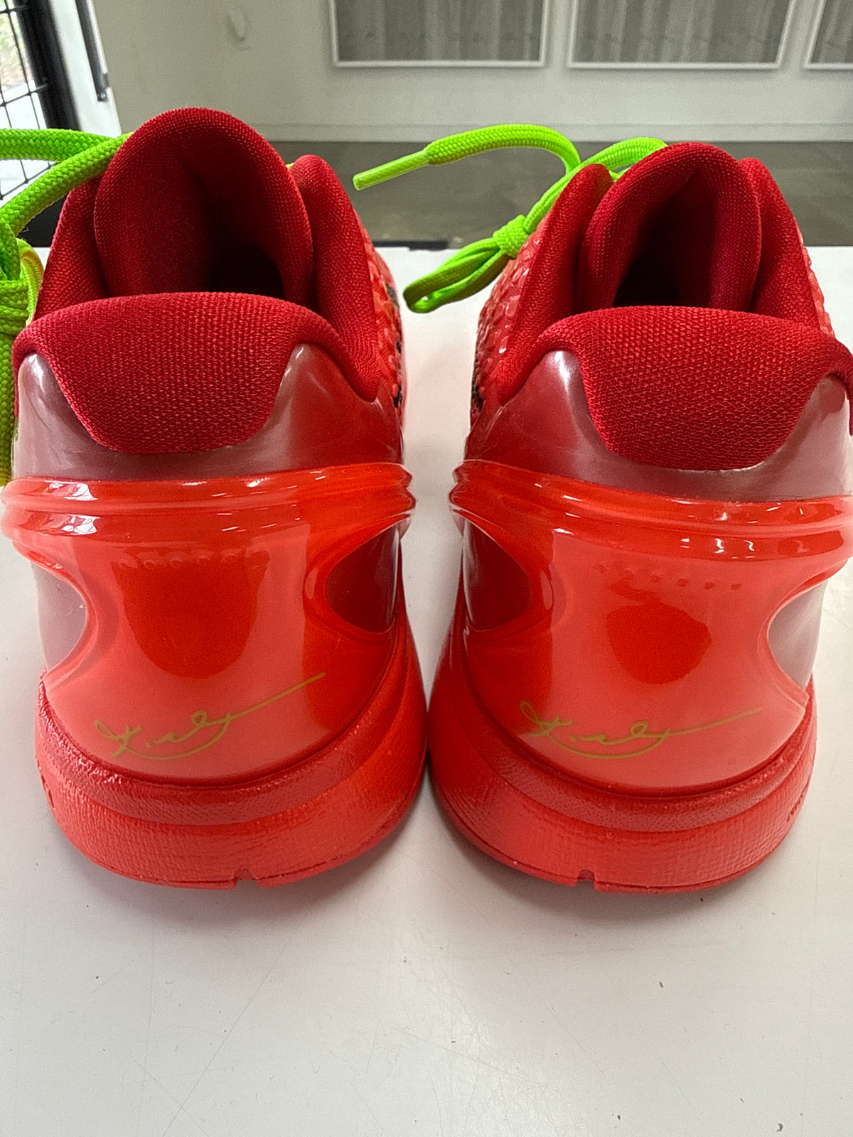KOBE 6 PROTRO REVERSE GRINCH - SIZE 13 (WORN) - SUPER CLEAN