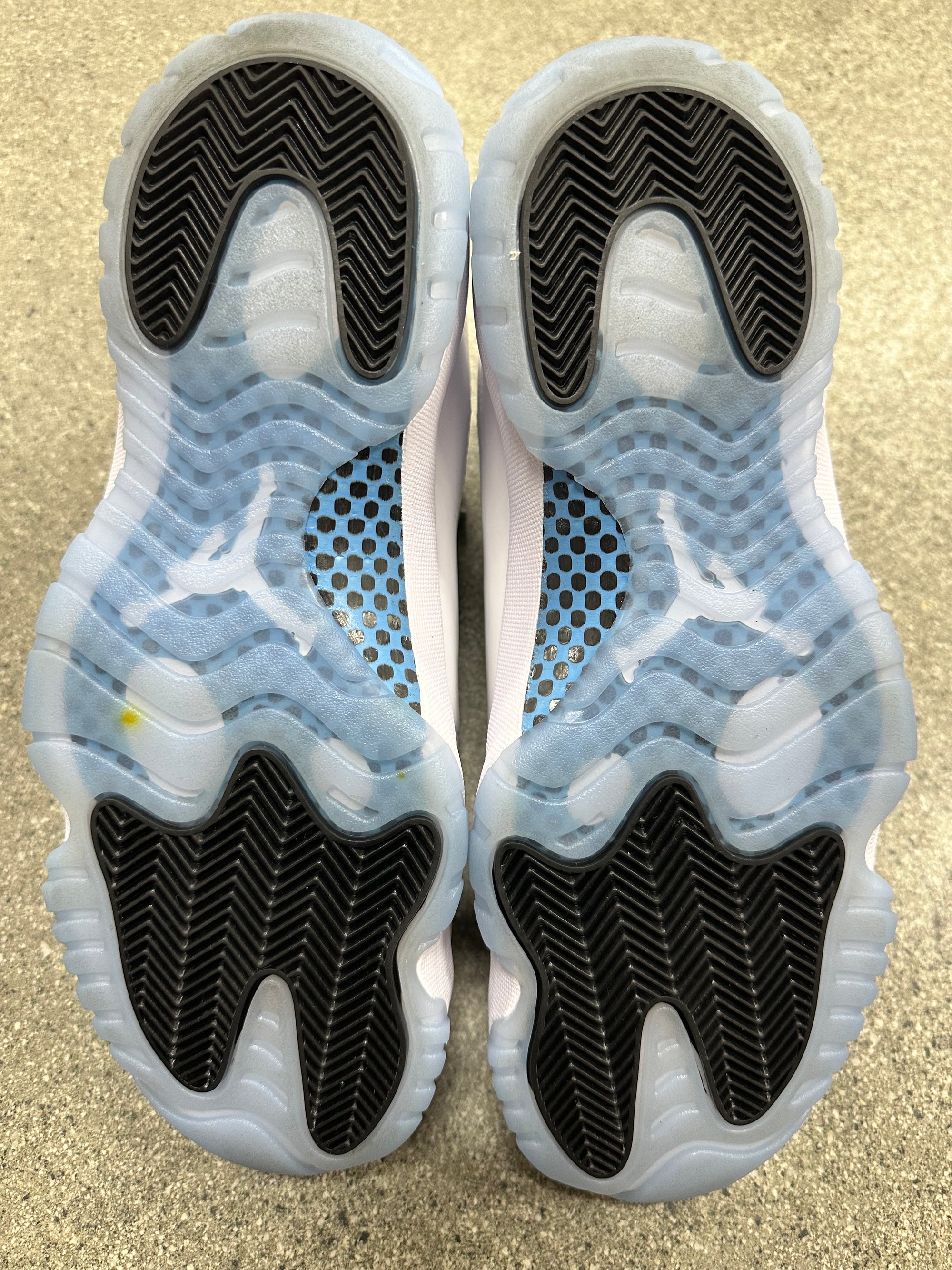 AIR JORDAN 11 LEGEND BLUE - SIZE 11 (WORN) - SUPER CLEAN