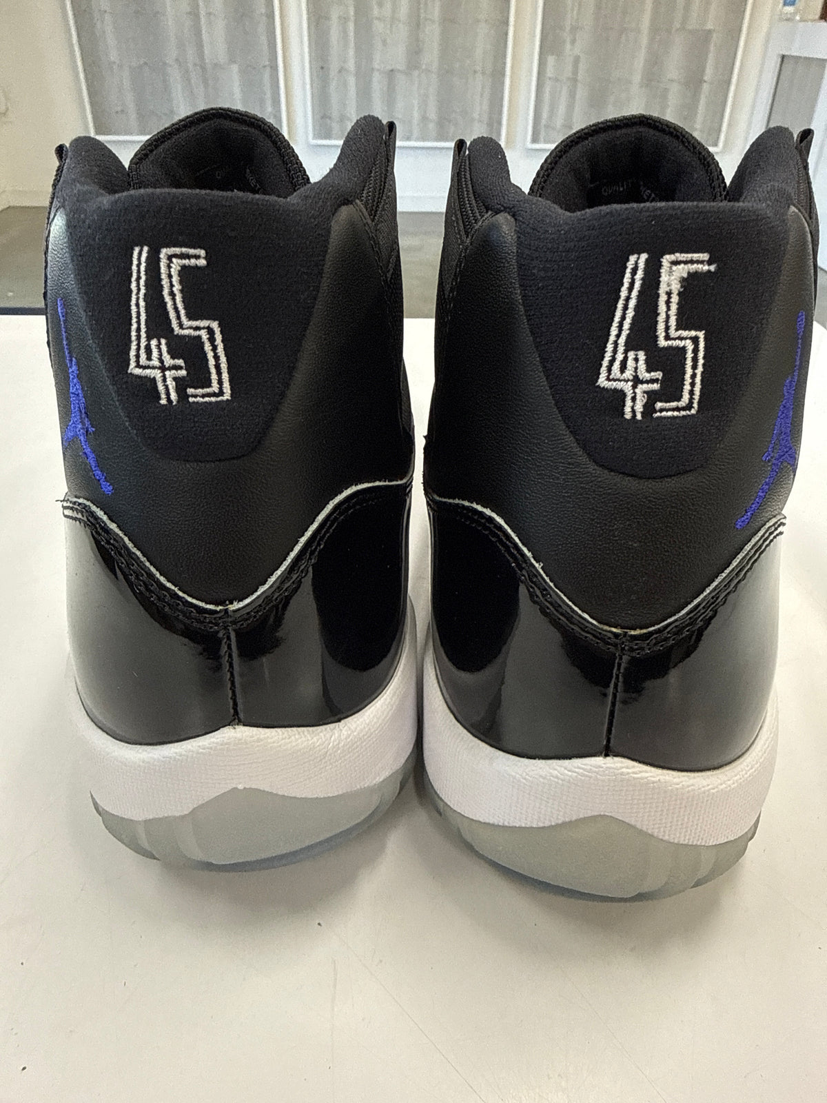 AIR JORDAN 11 SPACE JAM 2016 - SIZE 10.5 (WORN)