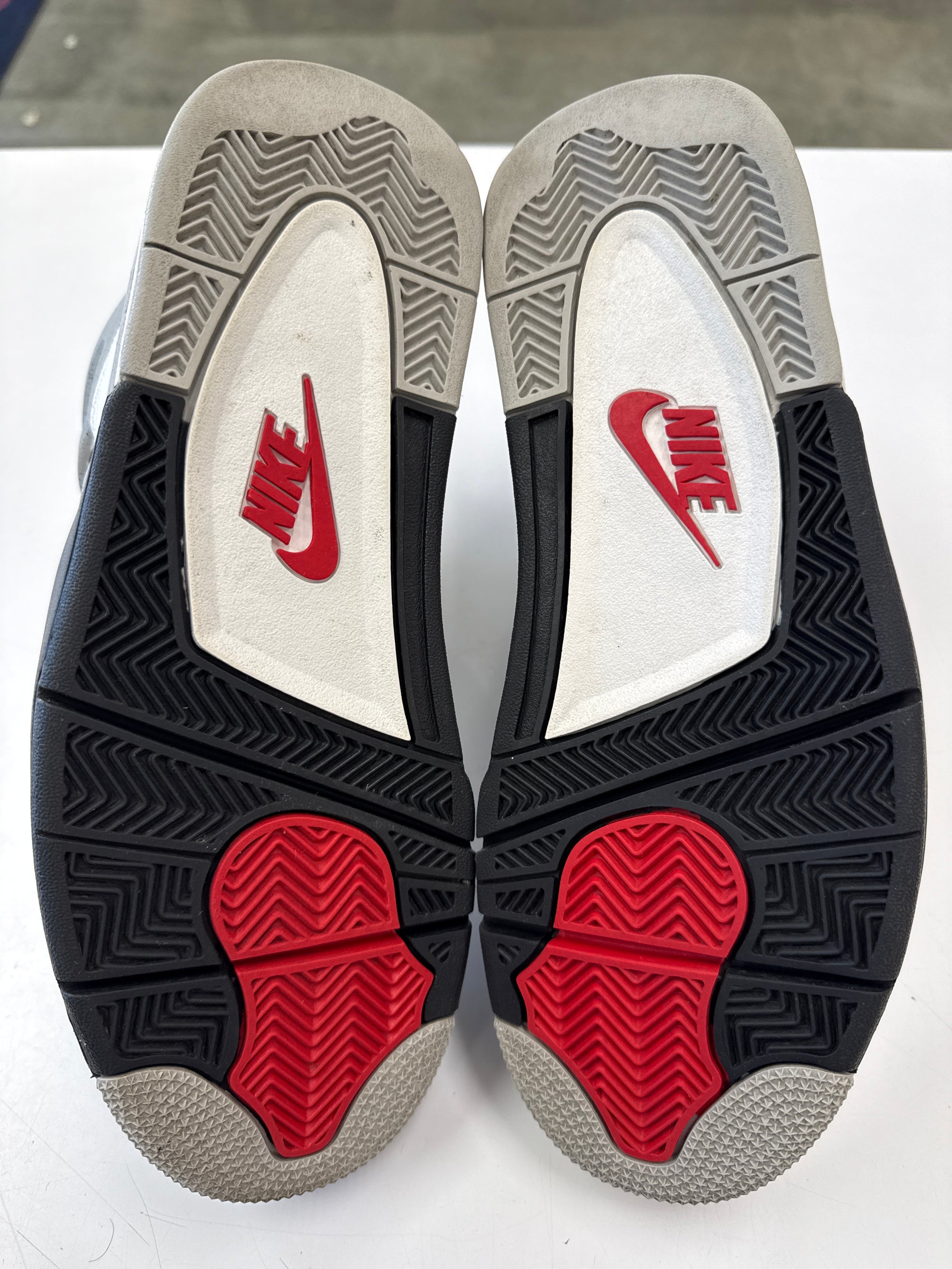 AIR JORDAN 4 WHITE CEMENT 2025 - SIZE 9.5 (WORN)