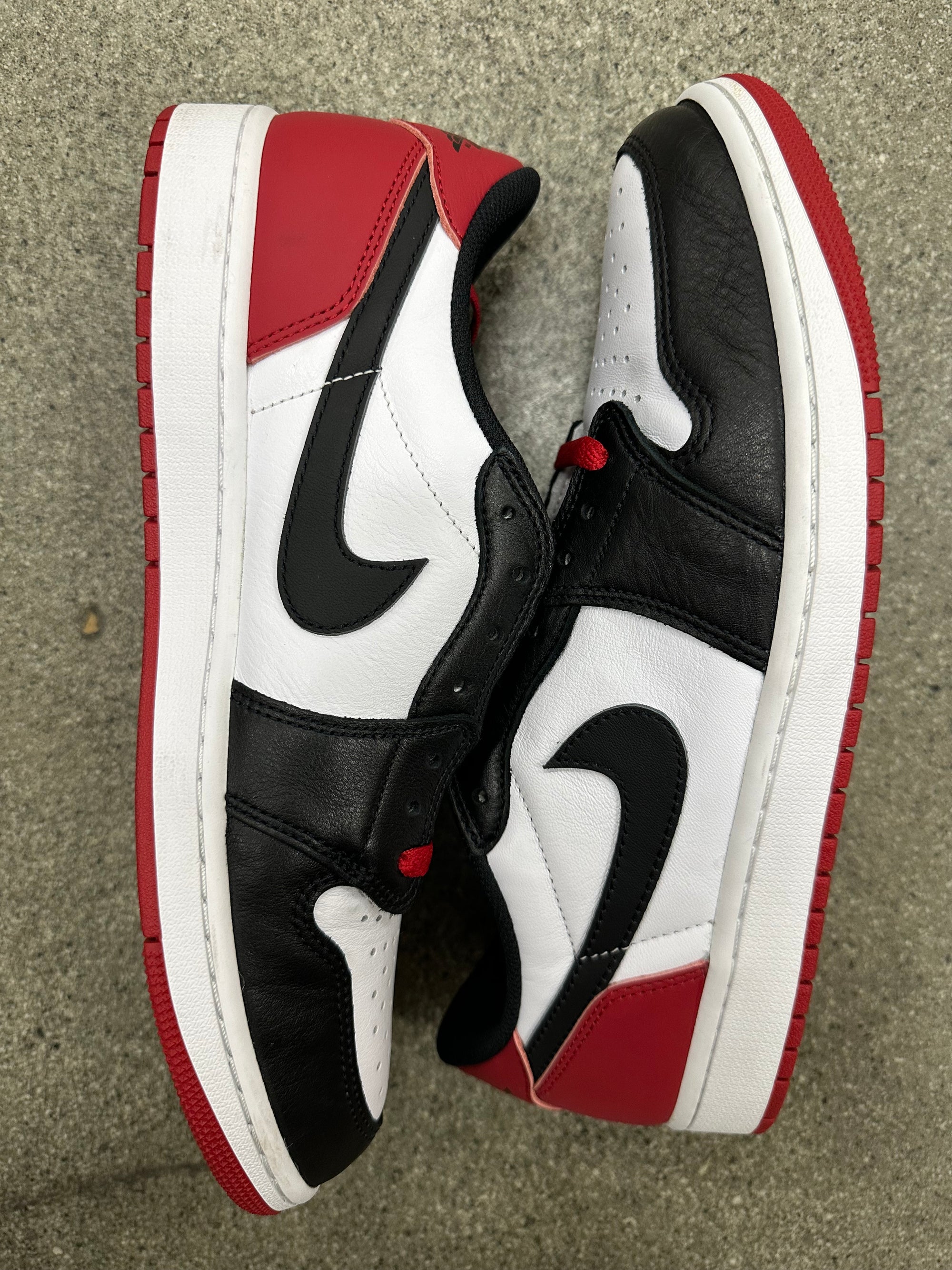 AIR JORDAN 1 LOW BLACK TOE 2023 - SIZE 11.5 (WORN)