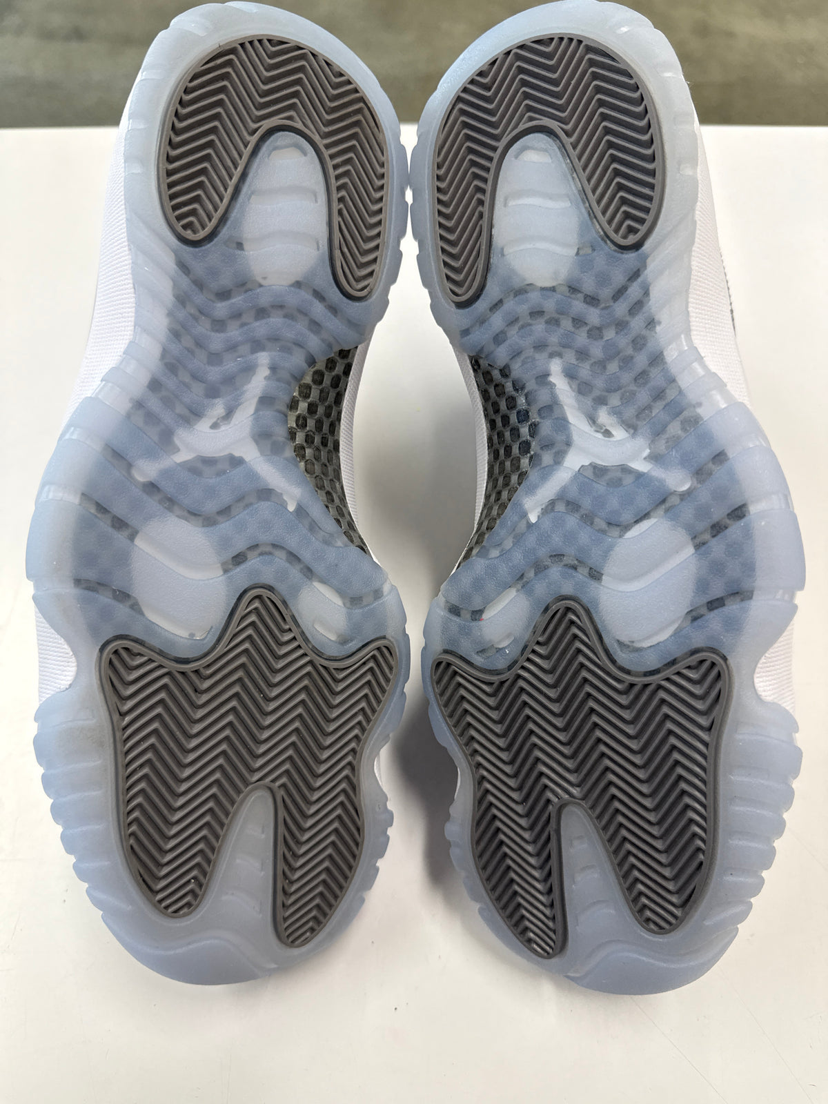 AIR JORDAN 11 COOL GREY 2021 - SIZE 11 (WORN)