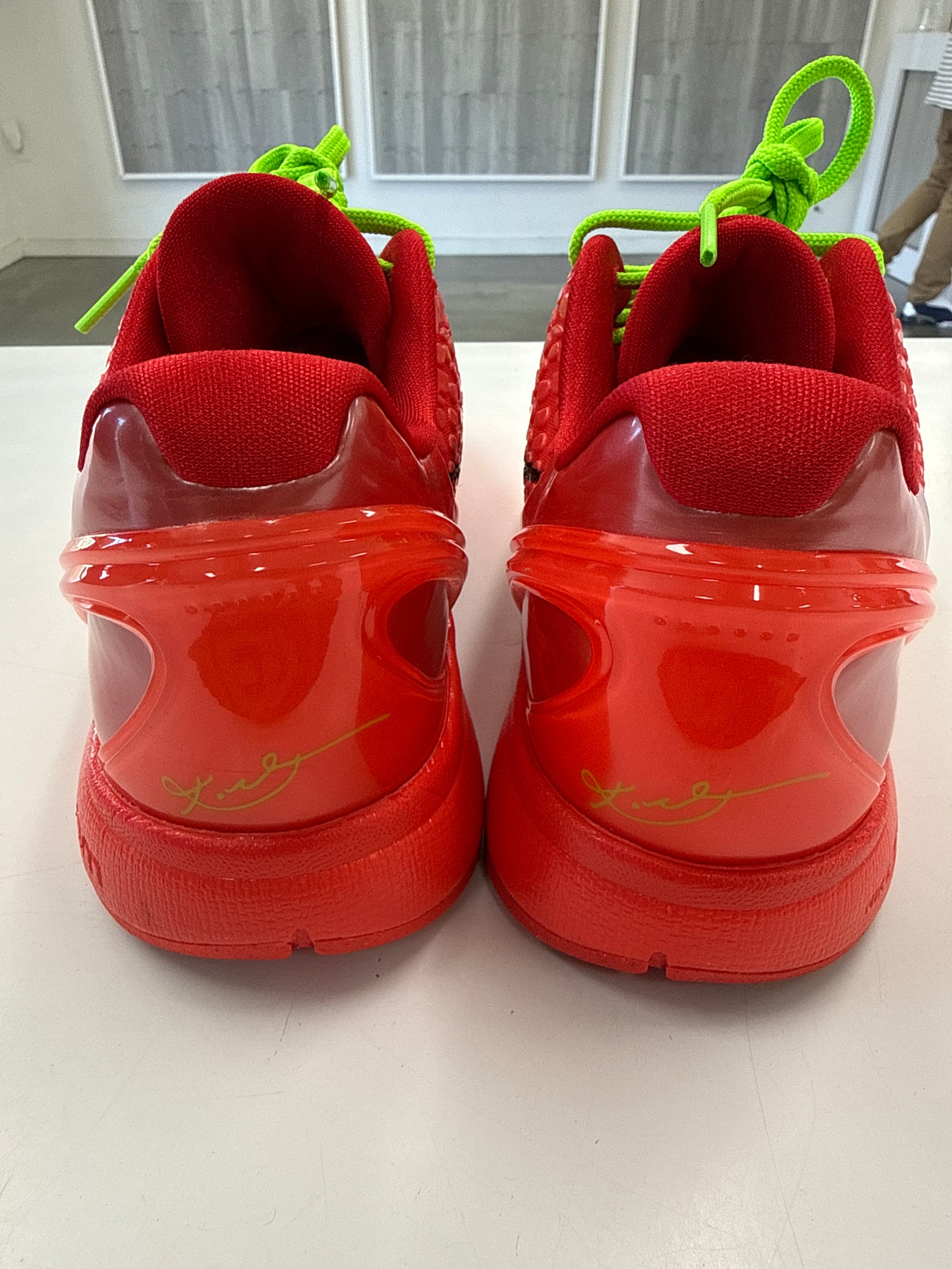 KOBE 6 PROTRO REVERSE GRINCH - SIZE 10 (WORN)