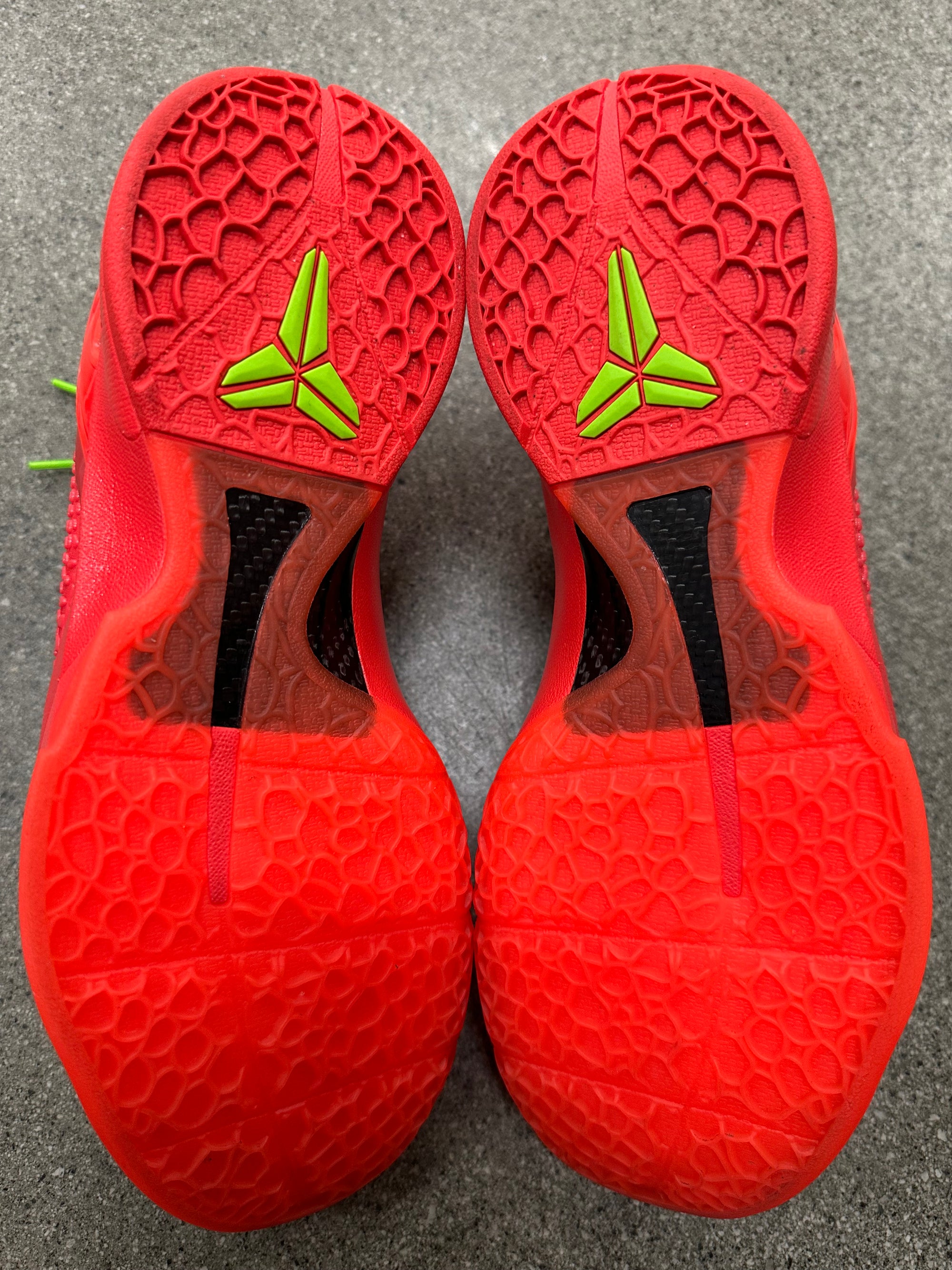 KOBE 6 PROTRO REVERSE GRINCH - SIZE 10 (WORN)