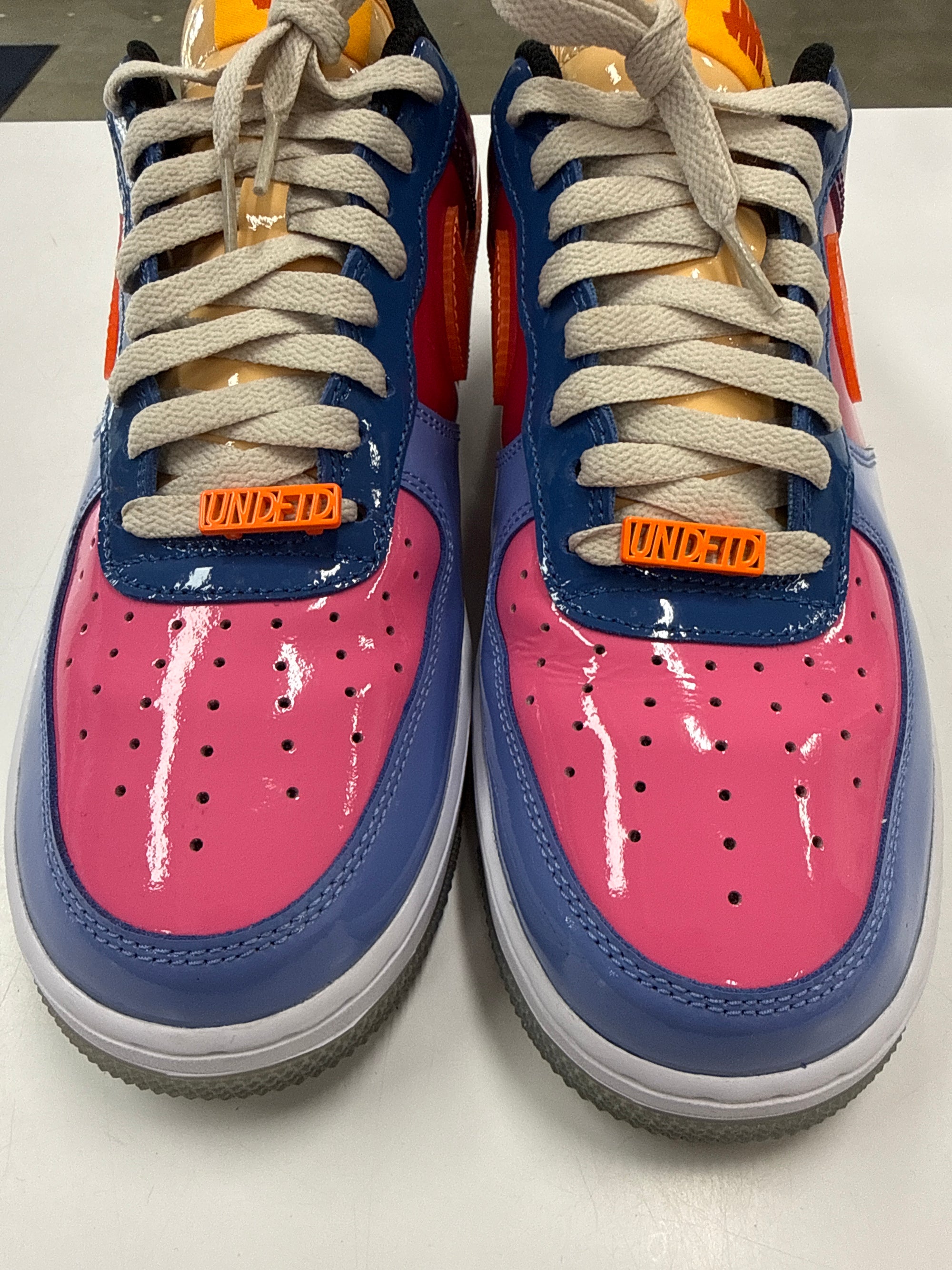 AIR FORCE 1 L0W UNDEFEATED MULTI-PATENT TOTAL ORANGE - SIZE 10.5 (WORN)