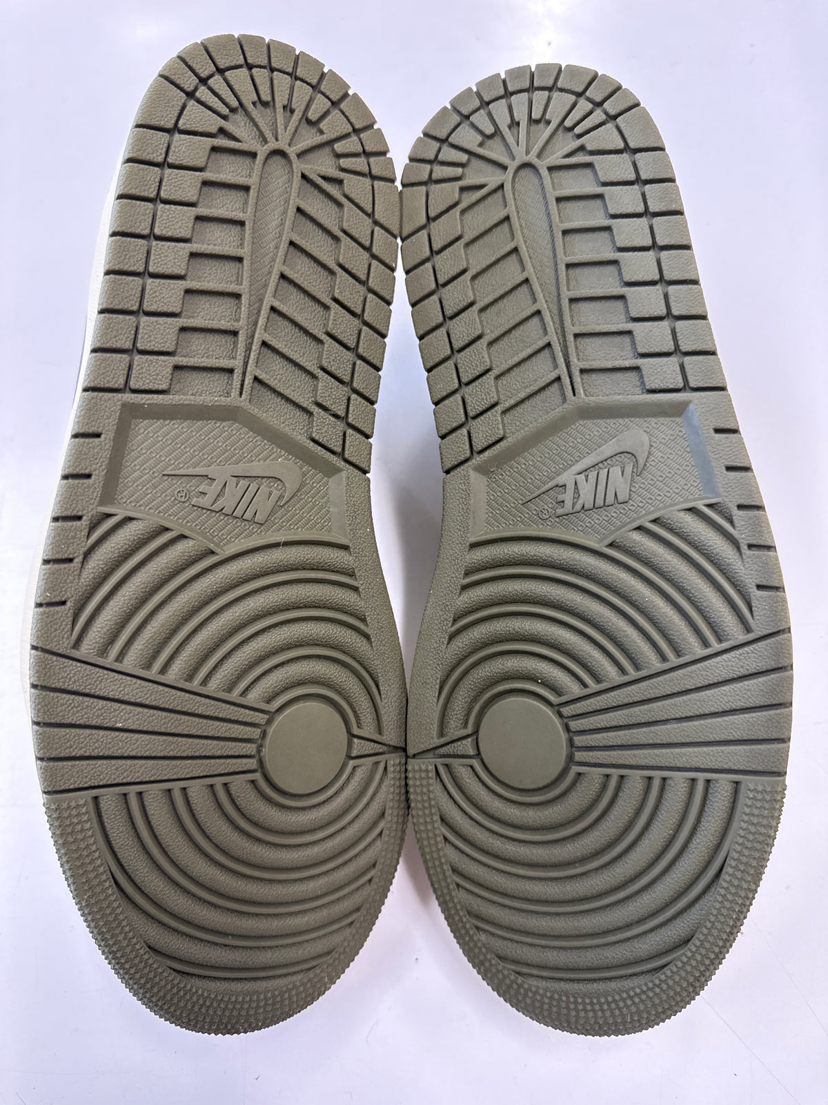 AIR JORDAN 1 LOW TRAVIS SCOTT OLIVE - SIZE 9.5 (WORN)