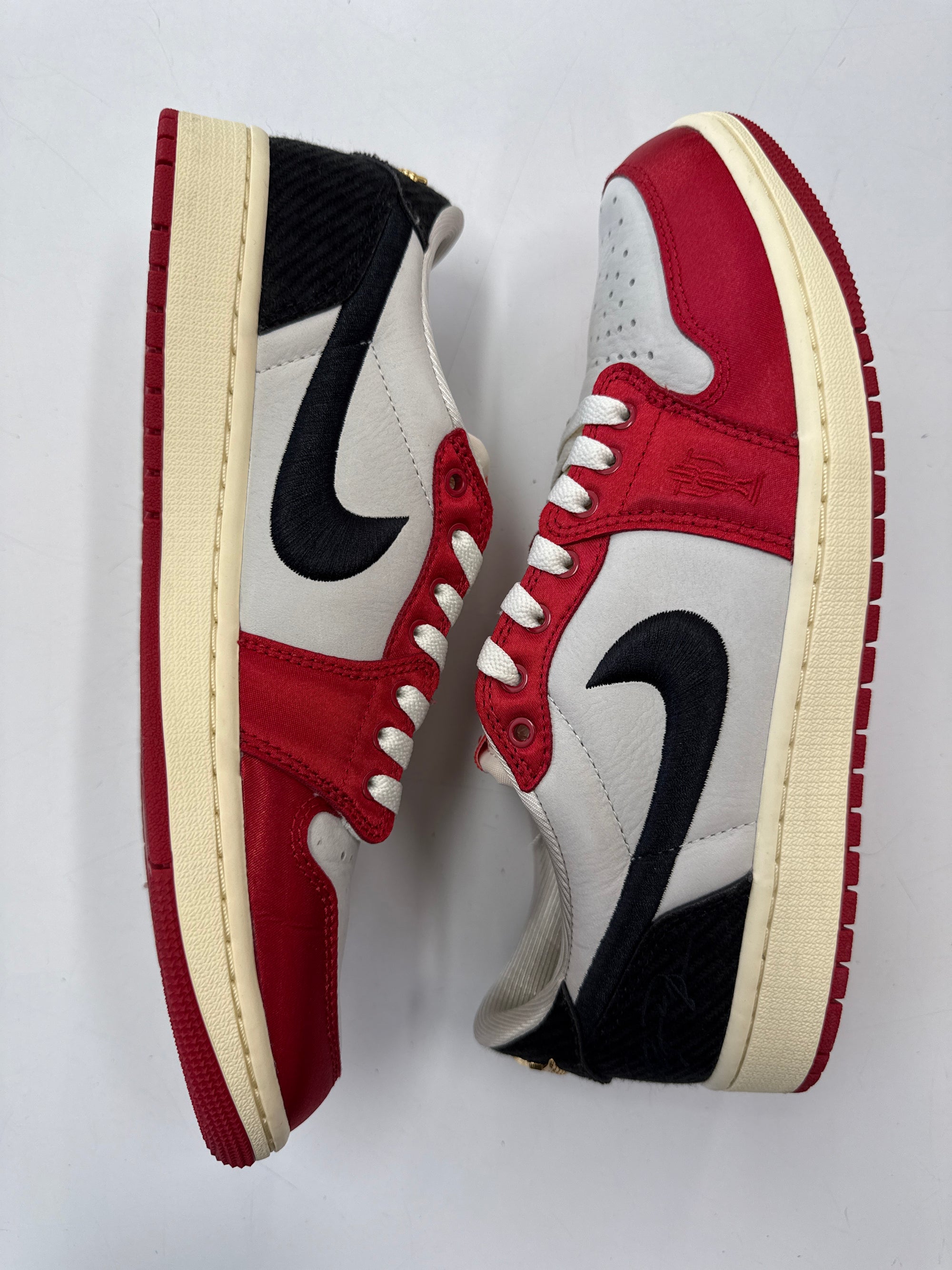 AIR JORDAN 1 LOW TROPHY ROOM - SIZE 10 (WORN)