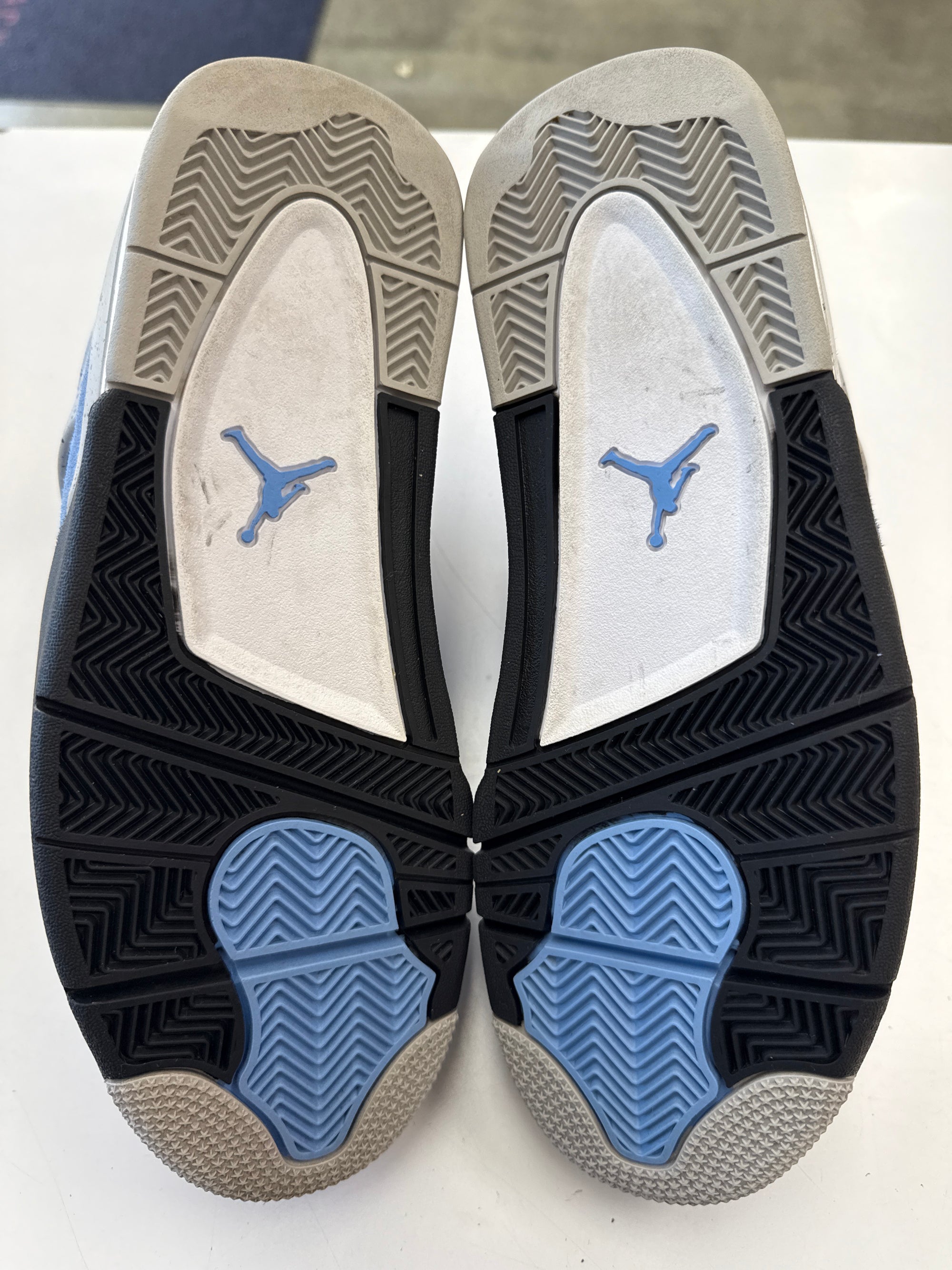AIR JORDAN 4 UNIVERSITY BLUE - SIZE 9.5 (WORN)