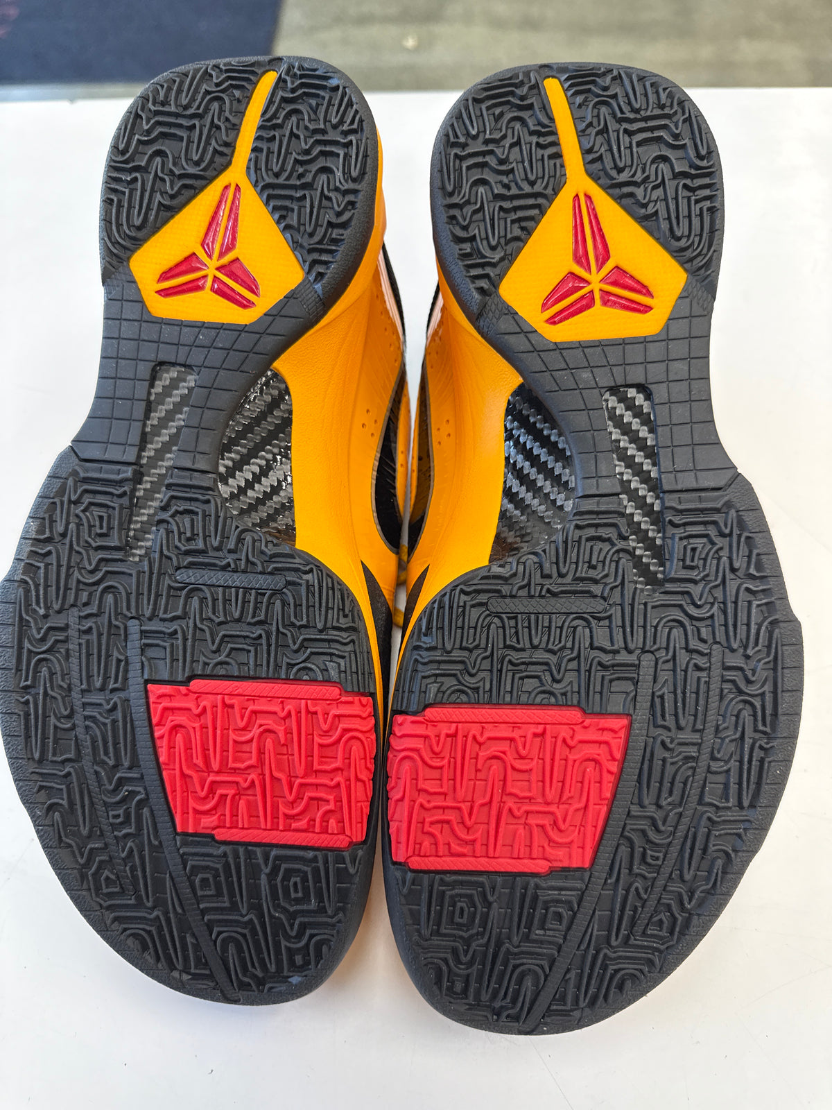 KOBE 5 PROTRO BRUCE LEE - SIZE 10.5 (WORN) - NO BOX - SUPER CLEAN