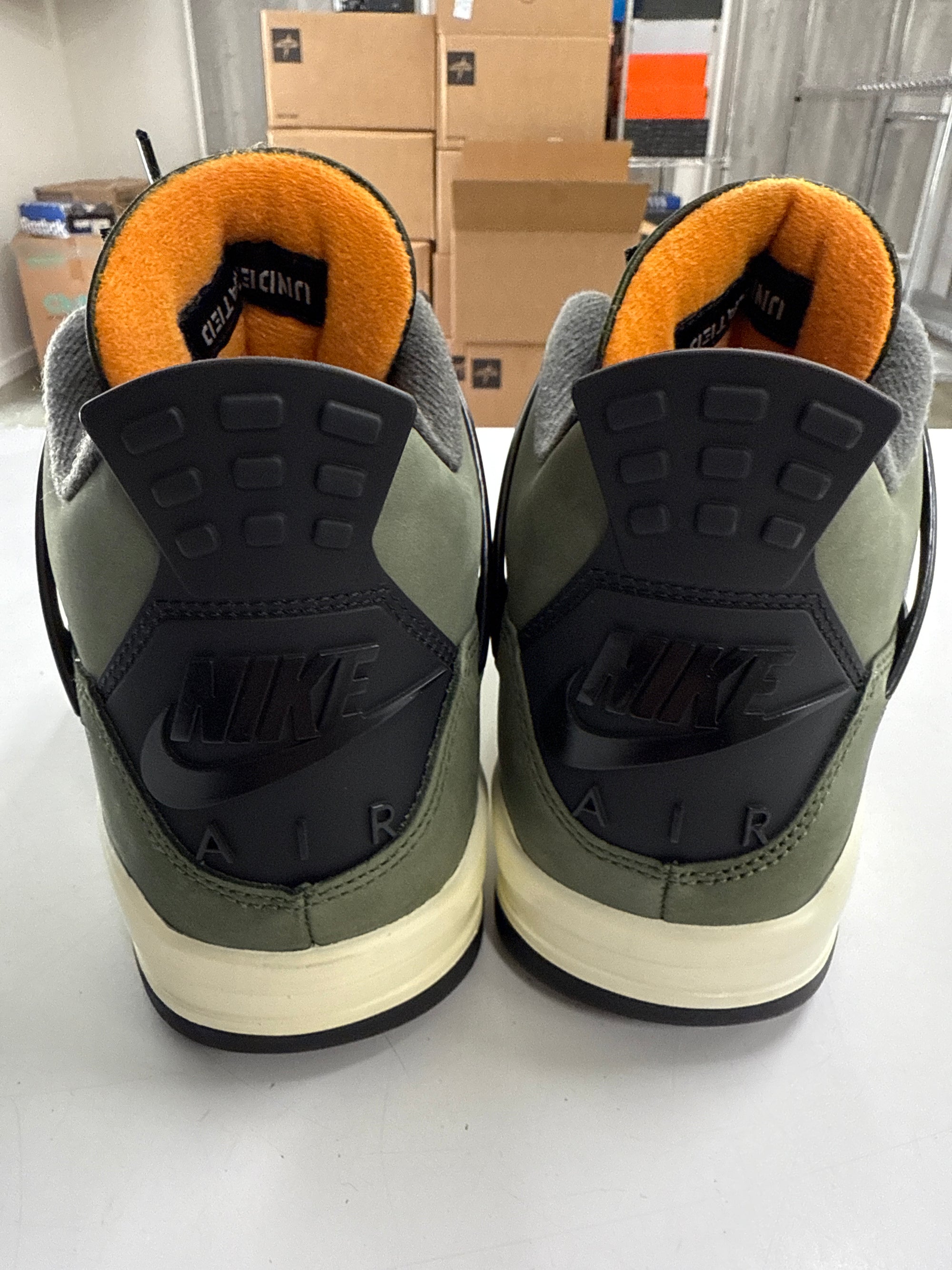 AIR JORDAN 4 UNDEFEATED - SIZE 9 (WORN) - SUPER CLEAN