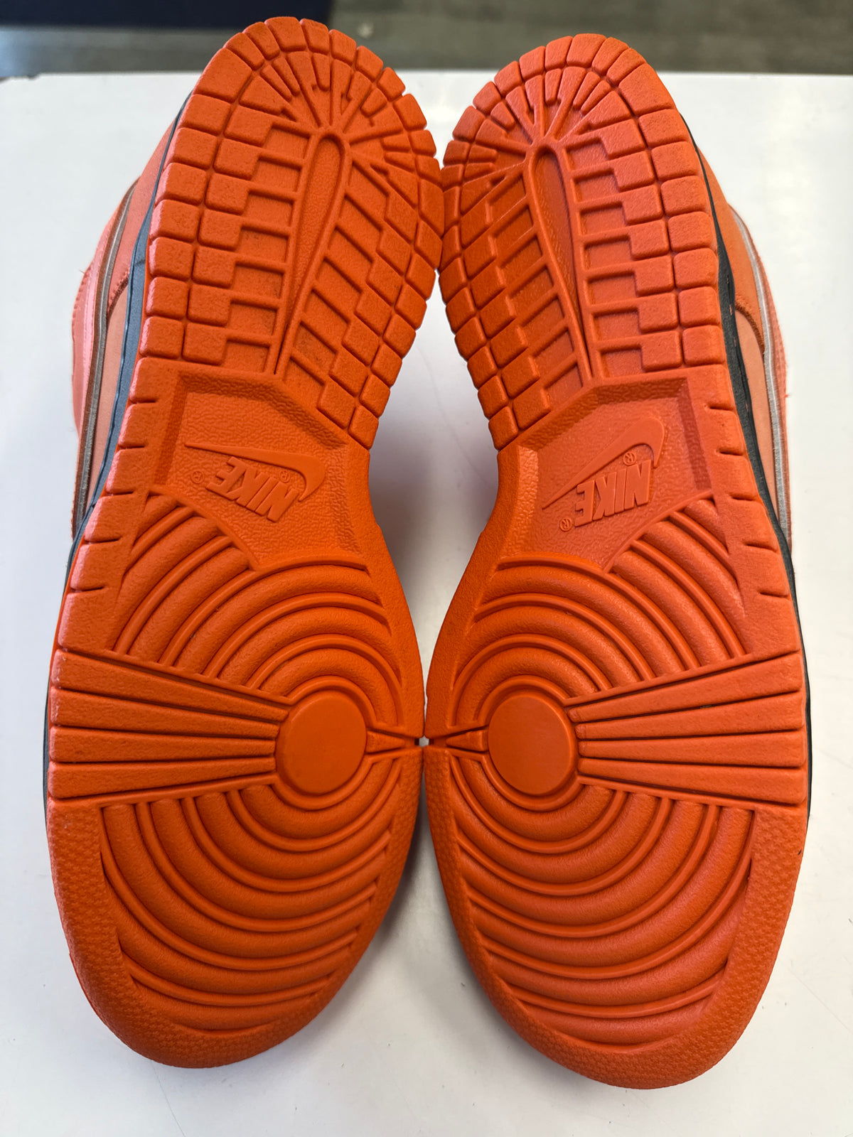 SB DUNK LOW OG QS ORANGE LOBSTER - SIZE 9.5 (WORN)