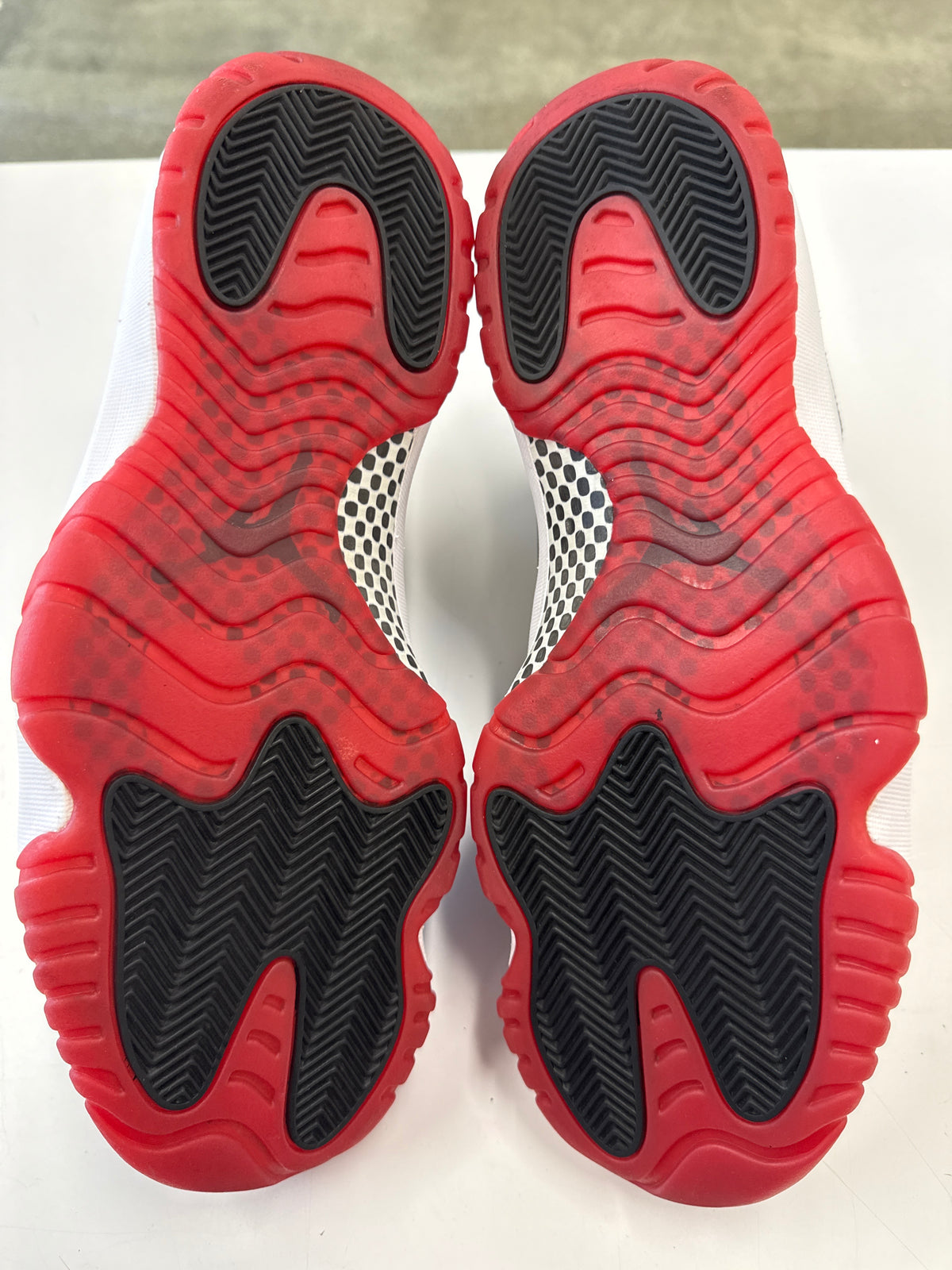 AIR JORDAN 11 BRED 2019 - SIZE 13 (WORN)