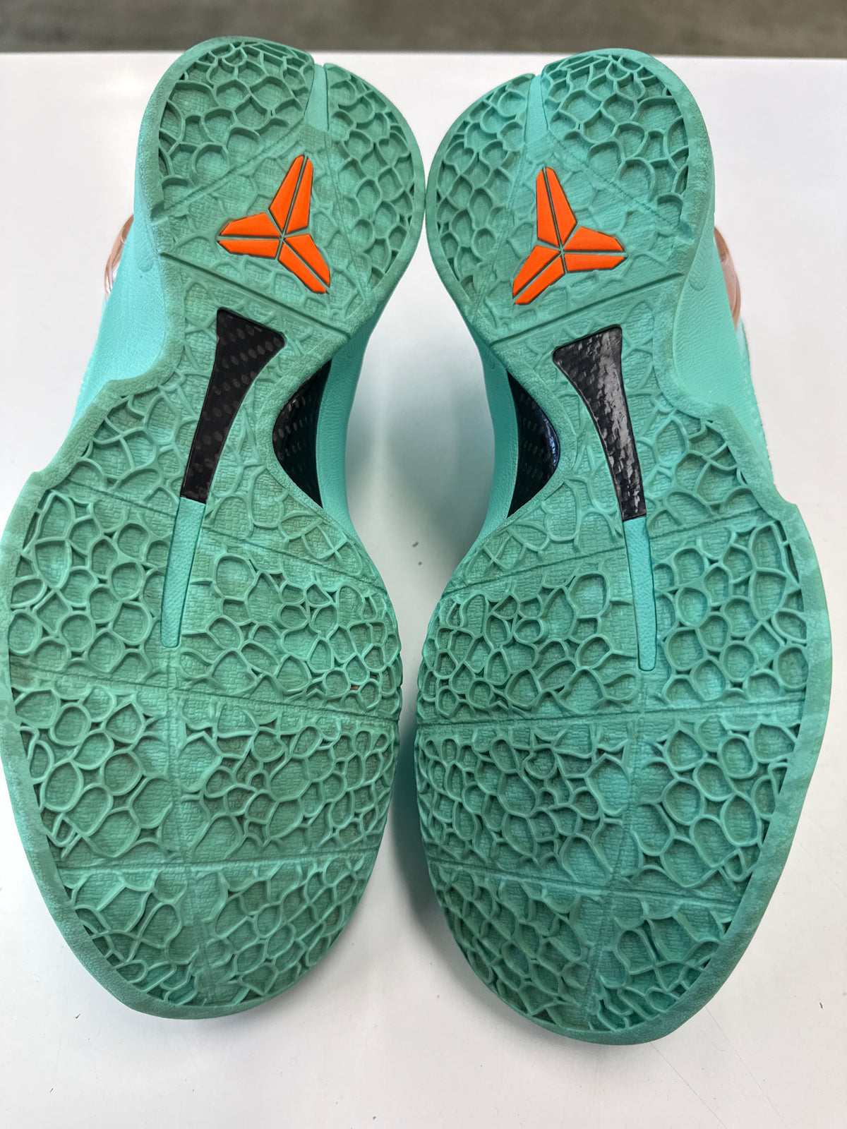 KOBE 6 PROTRO JALEN BRUNSON STATUE OF LIBERTY - SIZE 10 (WORN)