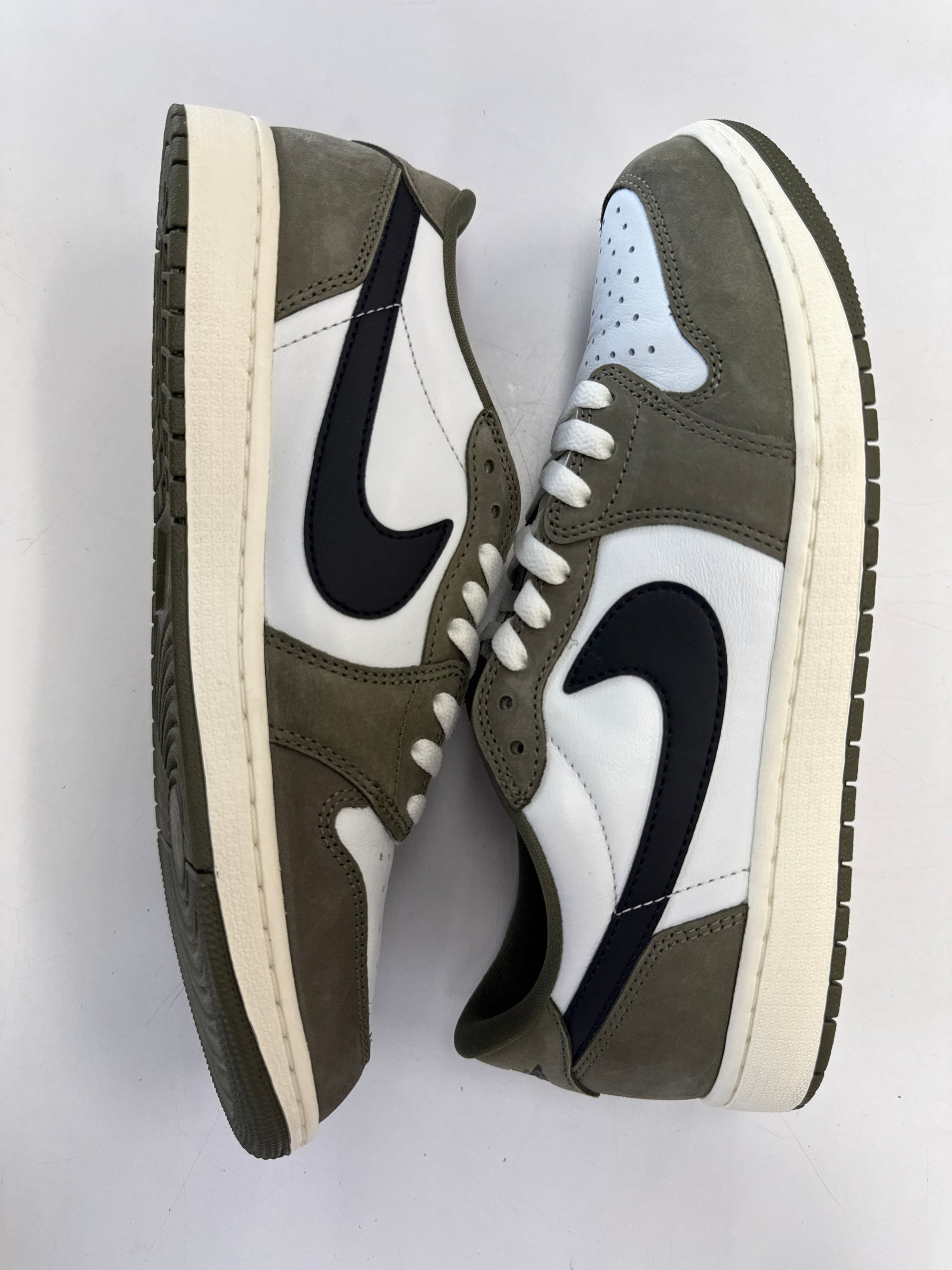 AIR JORDAN 1 LOW MEDIUM OLIVE - SIZE 10.5 (WORN) - SIZE 10.5 (WORN)