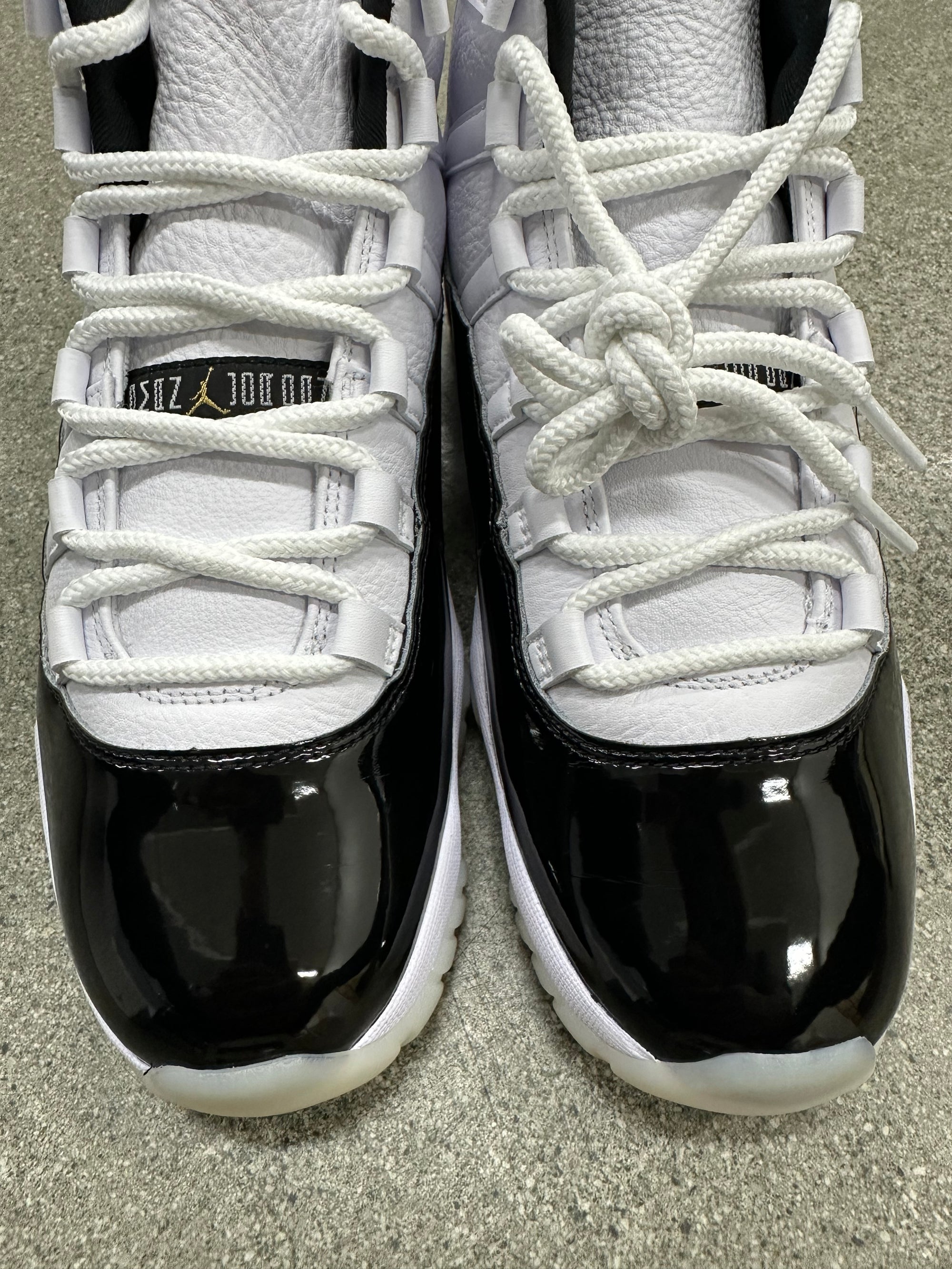 AIR JORDAN 11 DMP - SIZE 9 (WORN) (SUPER CLEAN)