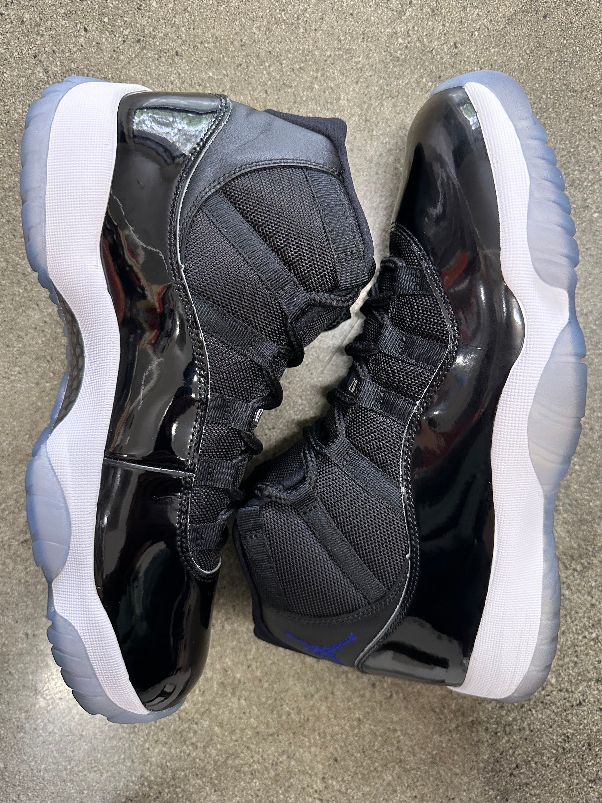 AIR JORDAN 11 SPACE JAM 2016 - SIZE 10.5 (WORN)