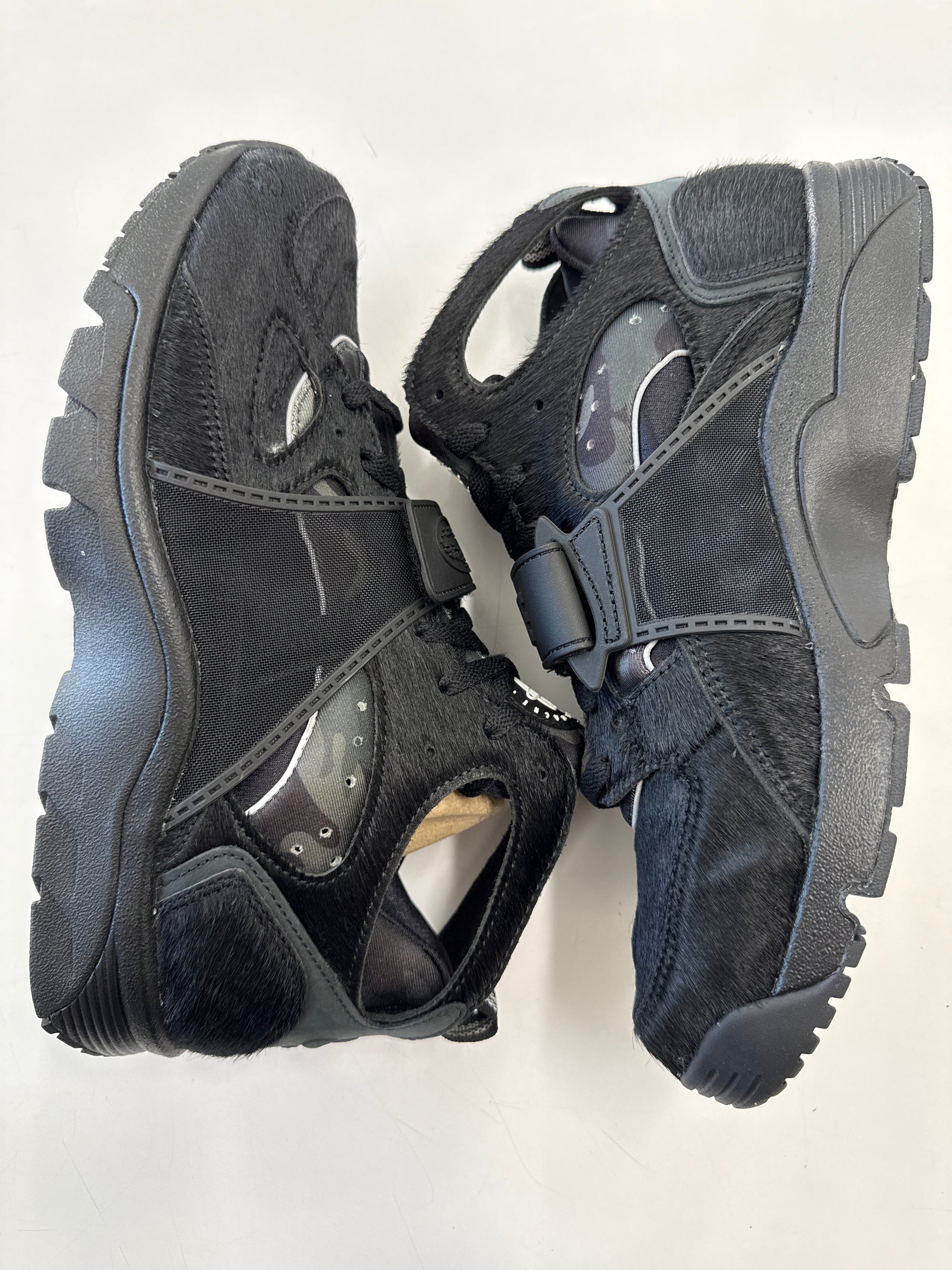 AIR TRAINER HUARACHE BLACK - SIZE 11 (WORN) - SUPER CLEAN
