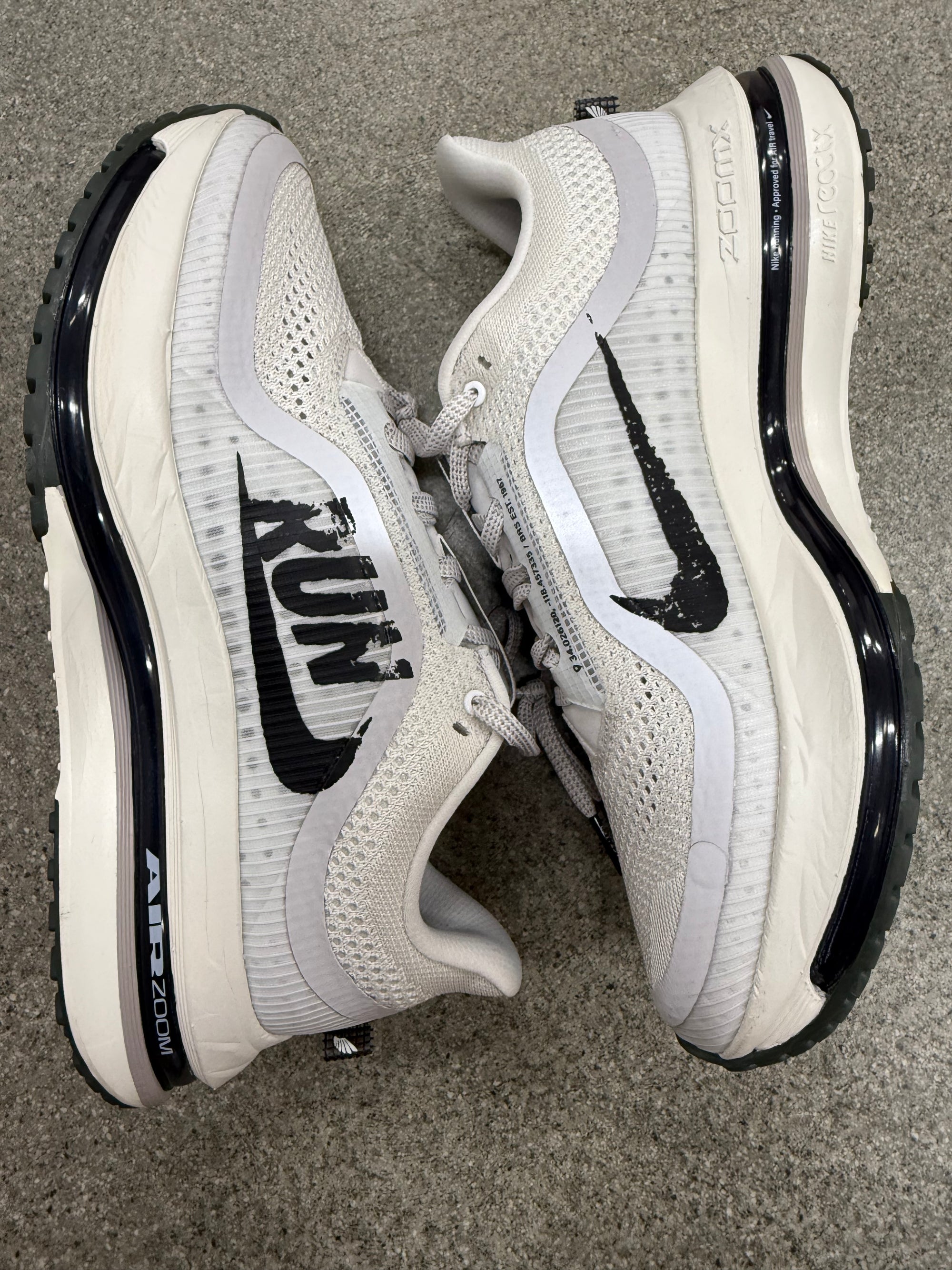 PEGASUS PREMIUMN RUN PLATINUM TINT - SIZE 9.5 (WORN)