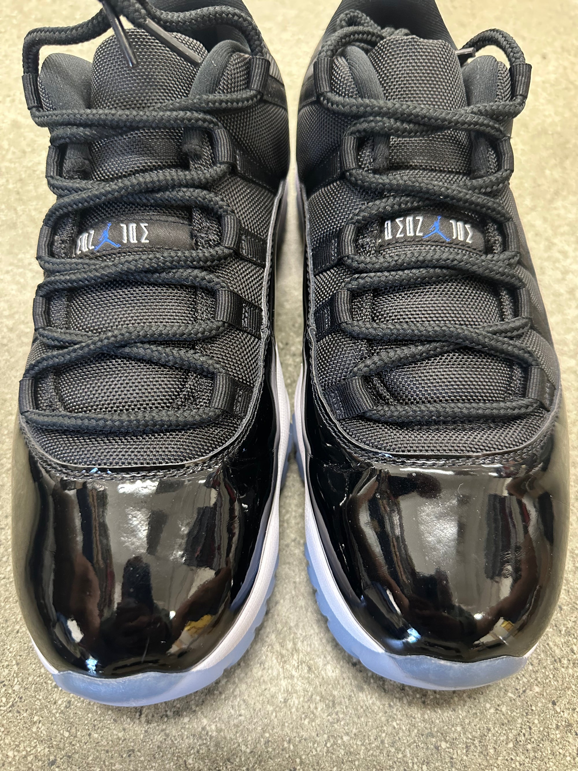 AIR JORDAN 11 LOW SPACE JAM - SIZE 10 (WORN)