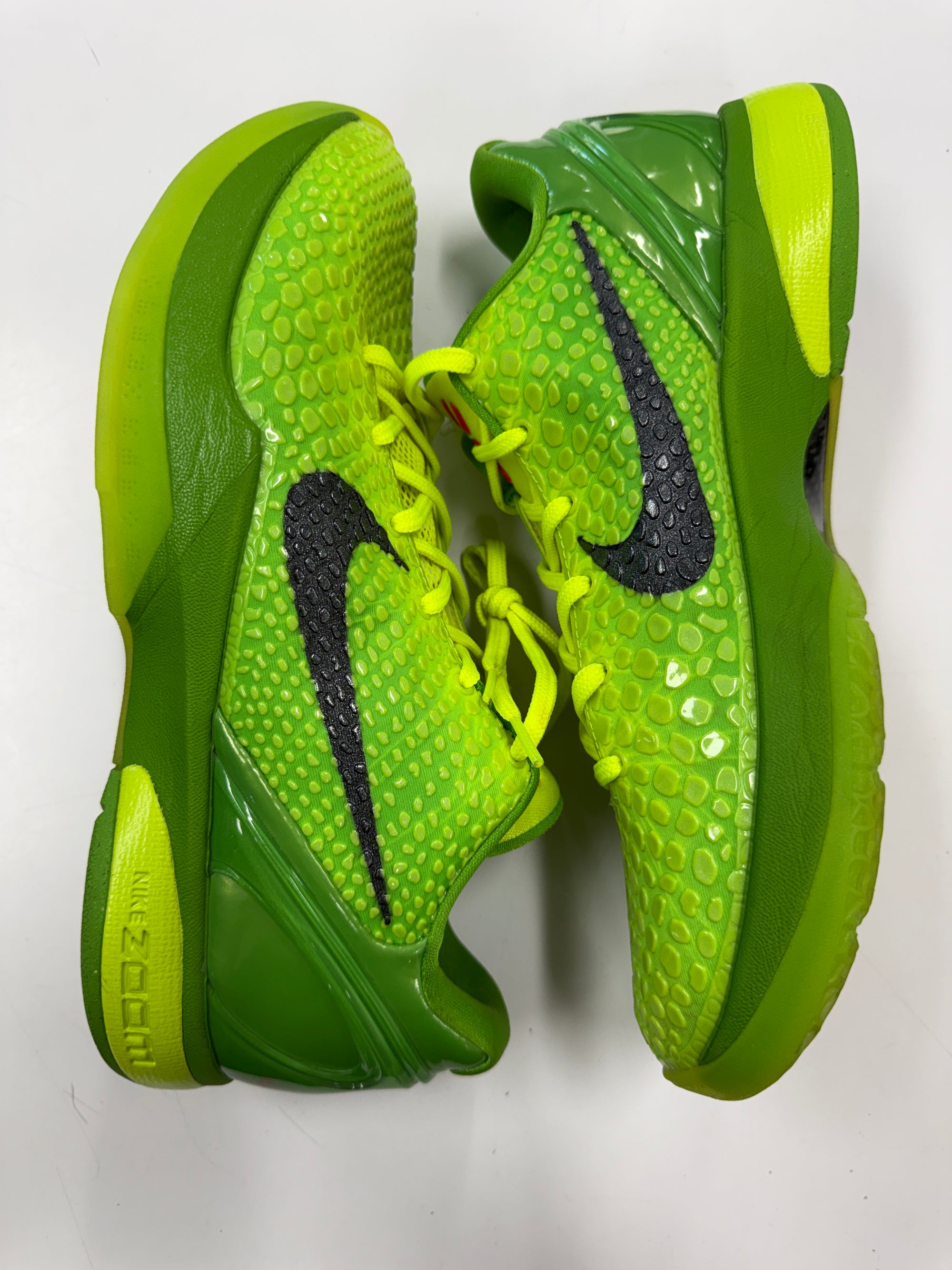 KOBE 6 PROTRO GRINCH - SIZE 10.5 (WORN)