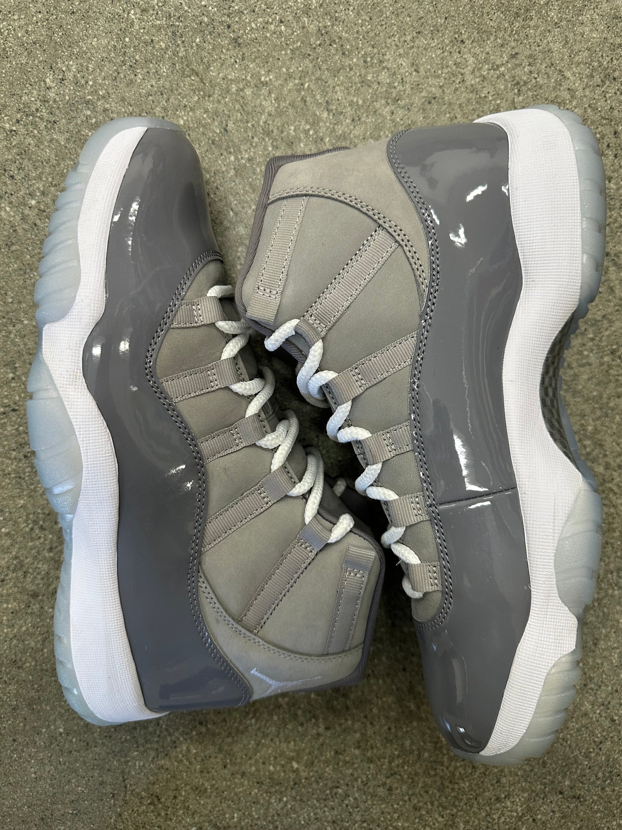 AIR JORDAN 11 COOL GREY 2021 - SIZE 9.5 (WORN) (SUPER CLEAN)
